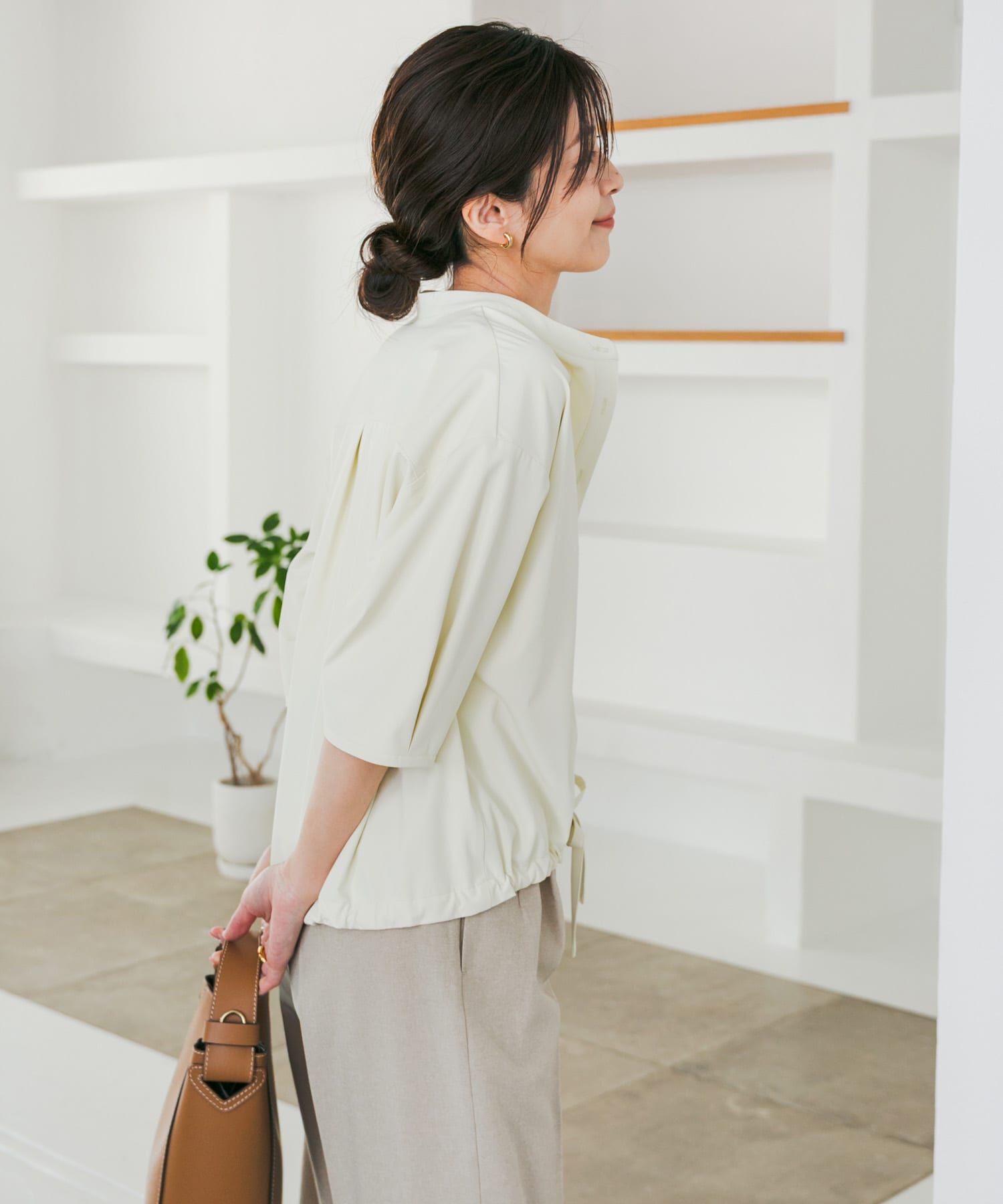 URBAN RESEARCH DOORS「『仁村紗和さん着用』『UR TECH』サマシェアドロストブラウス」|シャツ・ブラウス|