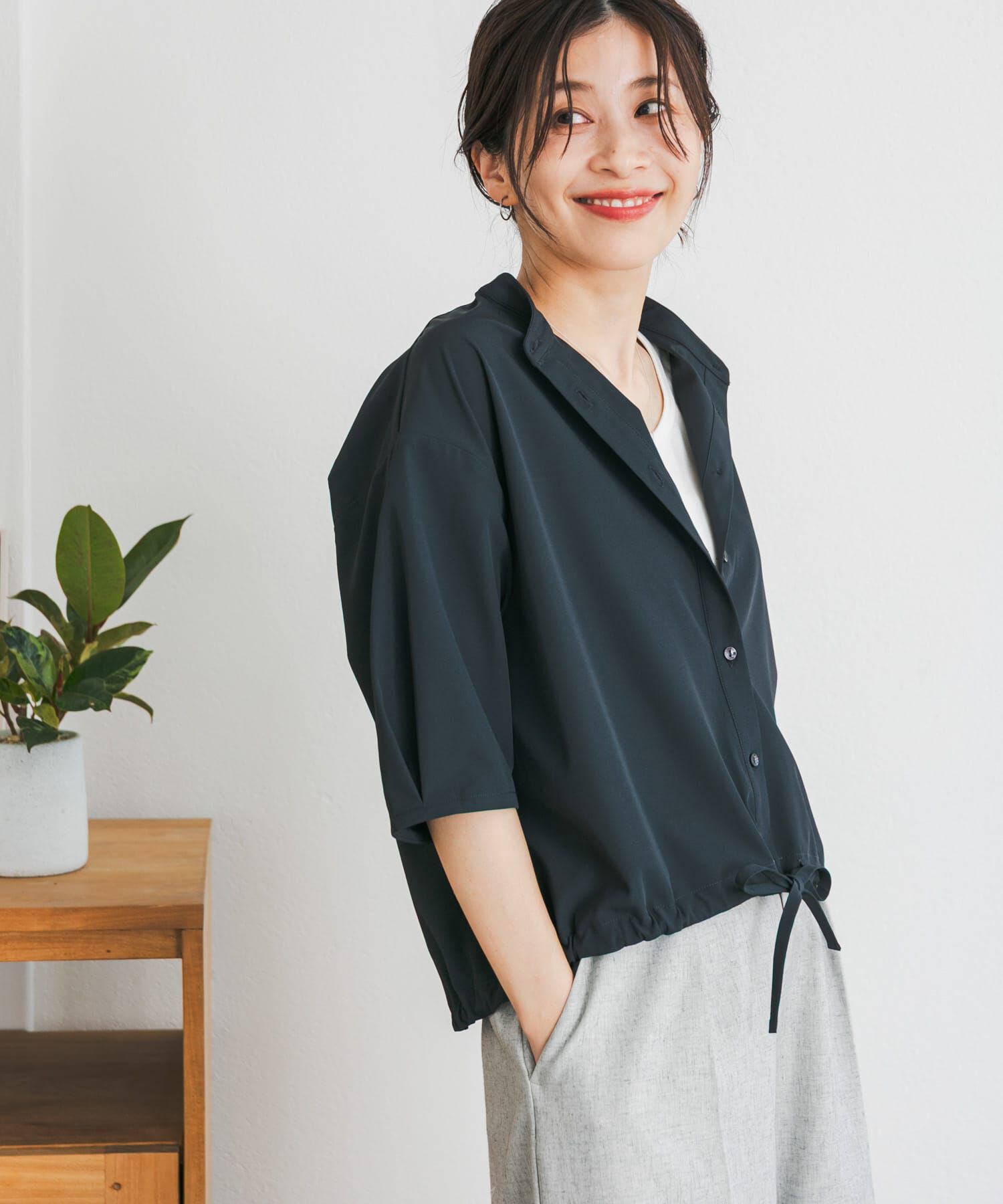 URBAN RESEARCH DOORS「『仁村紗和さん着用』『UR TECH』サマシェアドロストブラウス」|シャツ・ブラウス|