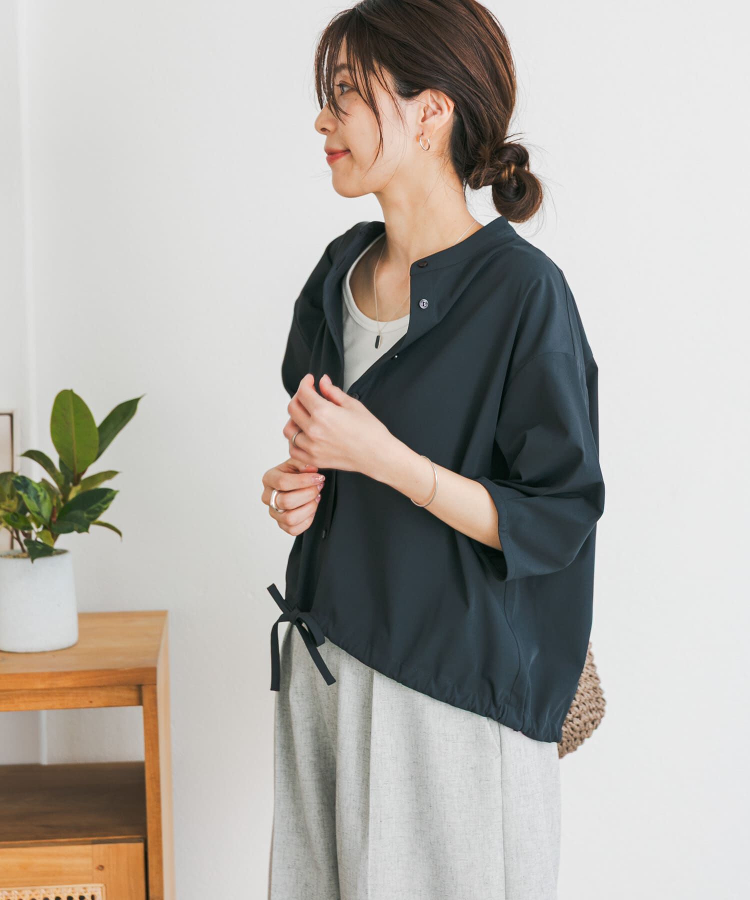 URBAN RESEARCH DOORS「『仁村紗和さん着用』『UR TECH』サマシェアドロストブラウス」|シャツ・ブラウス|