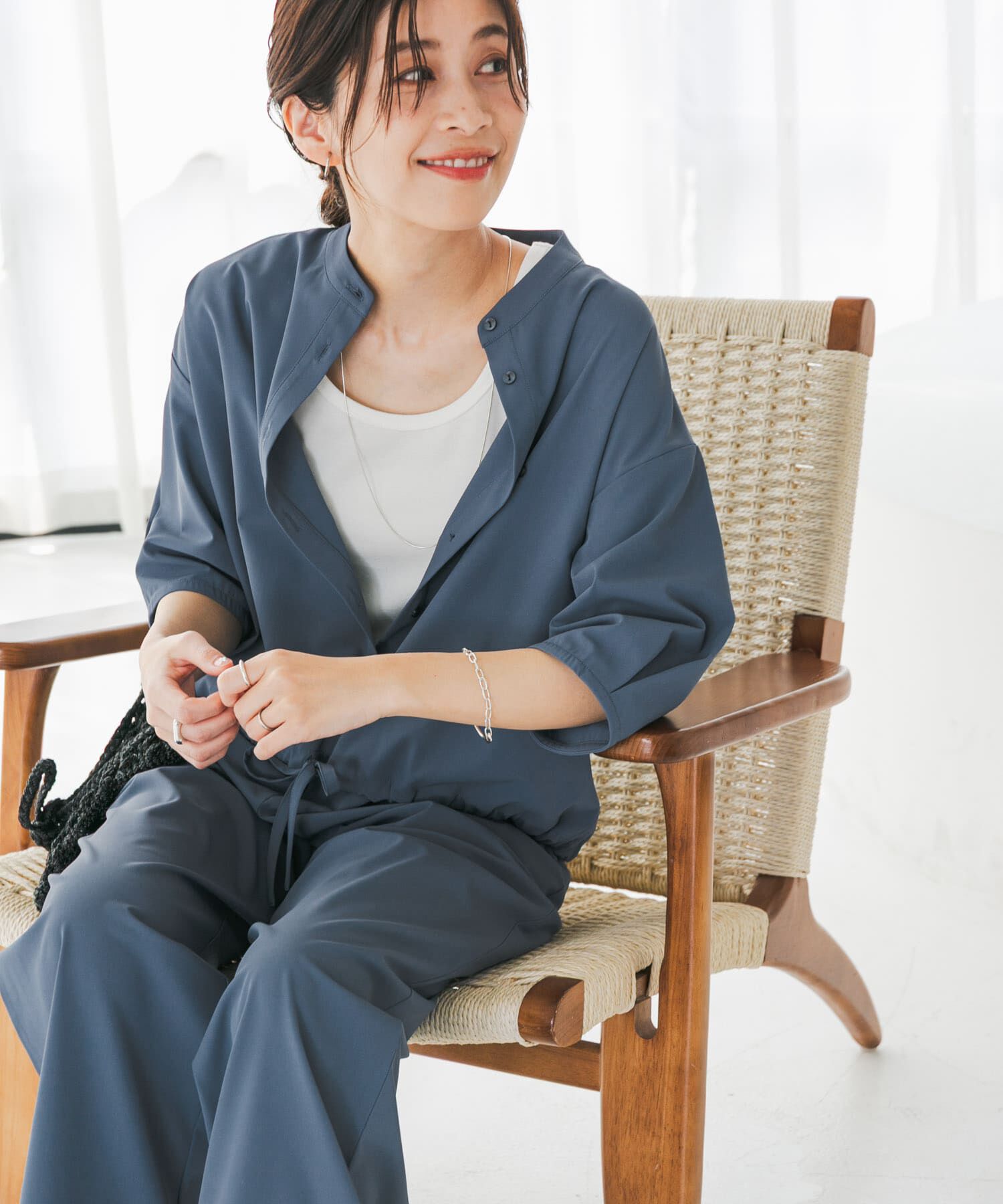 URBAN RESEARCH DOORS「『仁村紗和さん着用』『UR TECH』サマシェアドロストブラウス」|シャツ・ブラウス|ブルー