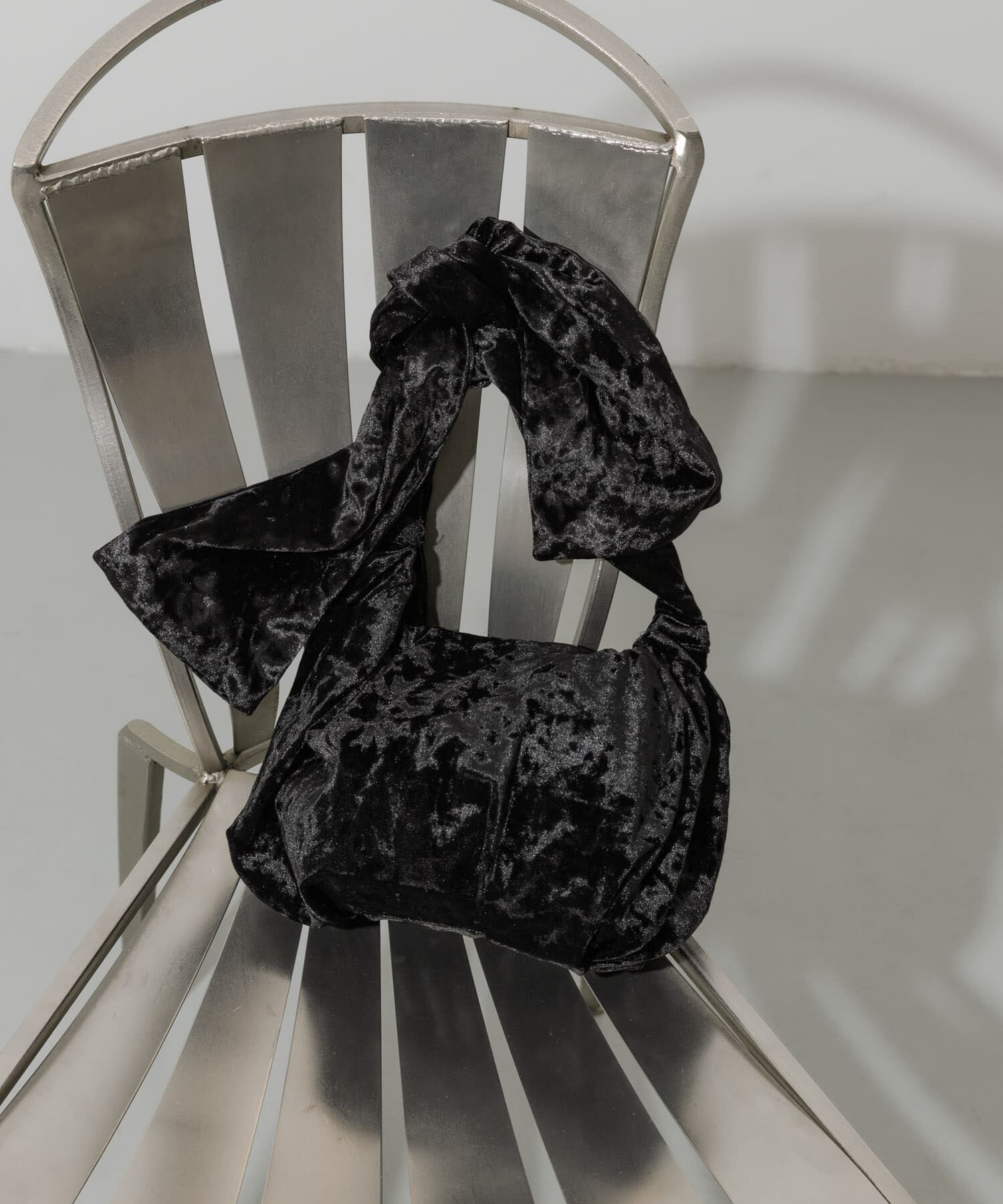 SMELLY「ベロアリボンバッグ」|ハンドバッグ|ブラック