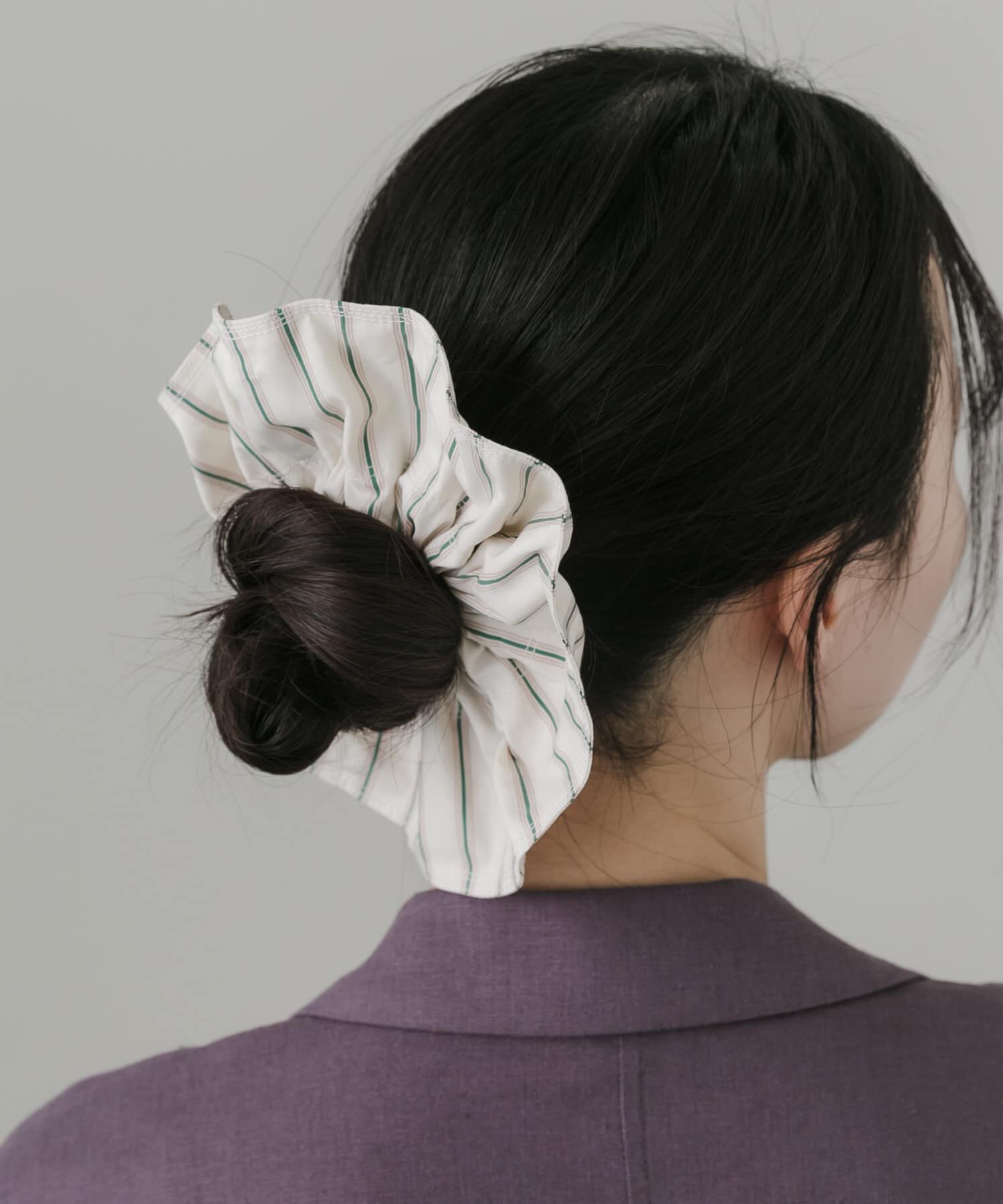 SMELLY「ストライプビッグシュシュ」|ヘアゴム・シュシュ|アイボリー