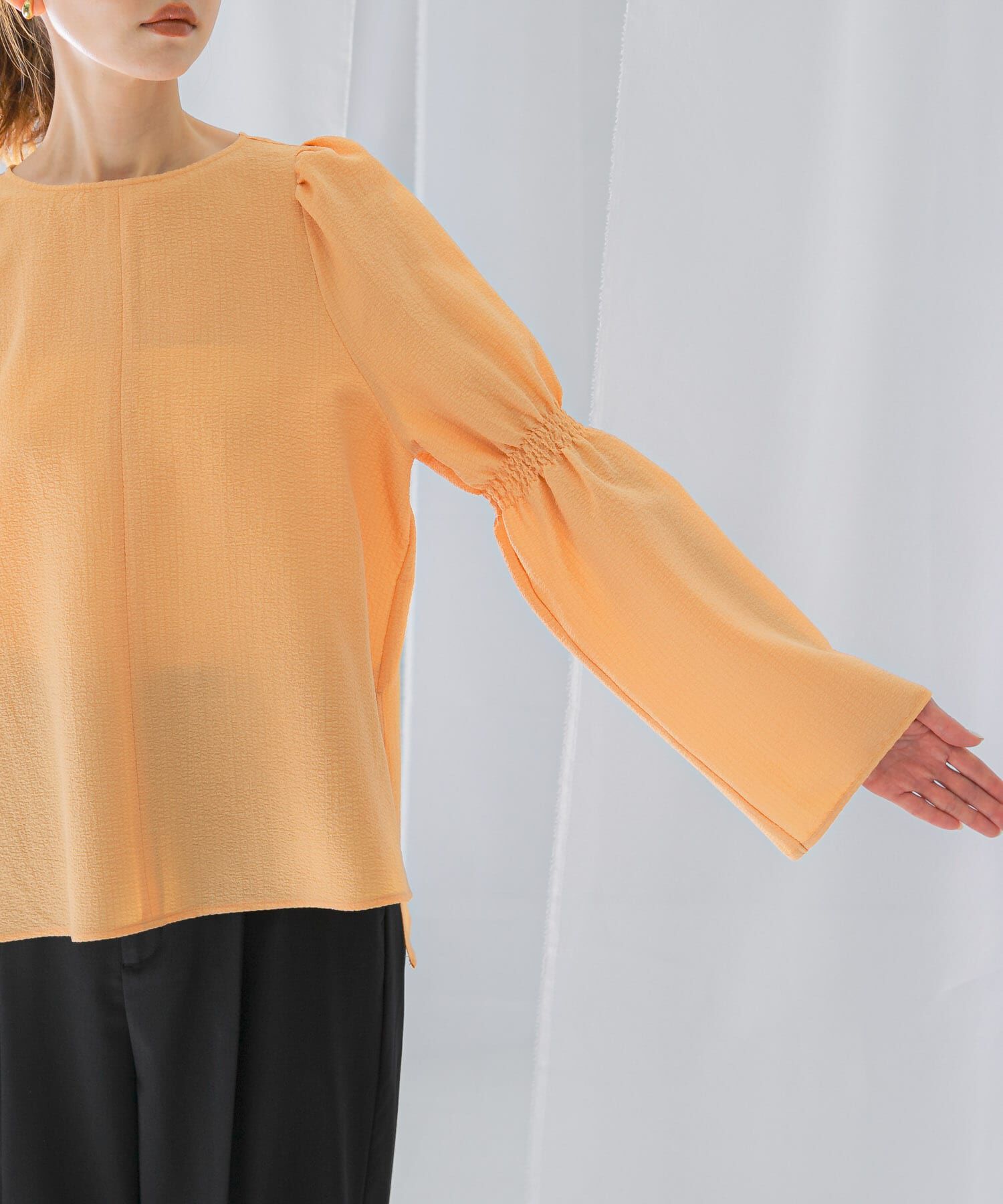 URBAN RESEARCH ROSSO「シャーリングベルスリーブブラウス」|シャツ・ブラウス|