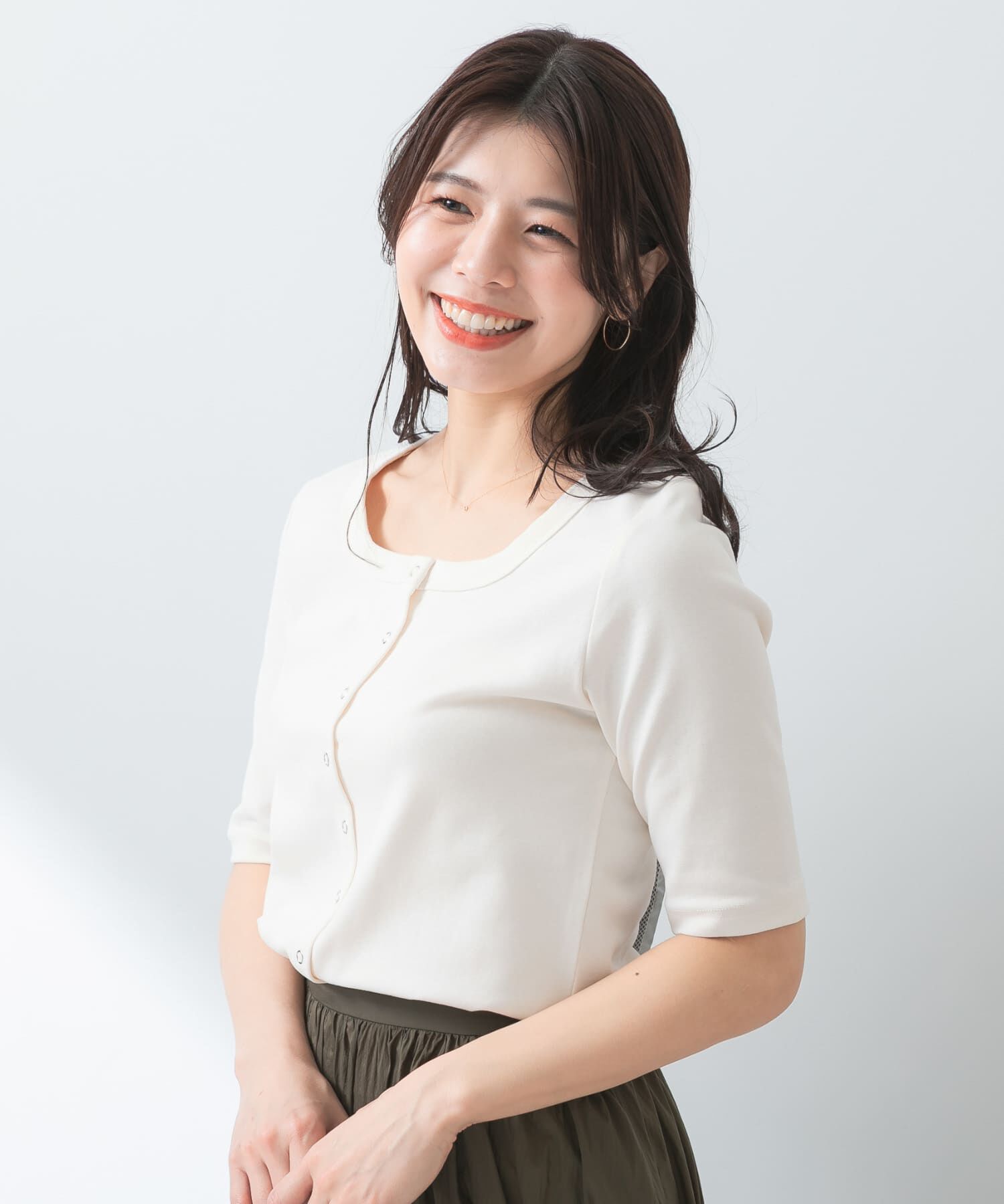 URBAN RESEARCH ROSSO「『UR TECH ひやｻﾗｸｰﾙ』F by ROSSO ｽｸｴｱﾈｯｸﾊｰﾌｽﾘｰﾌﾞﾌﾟﾙ」|Tシャツ・カットソー|オフホワイト