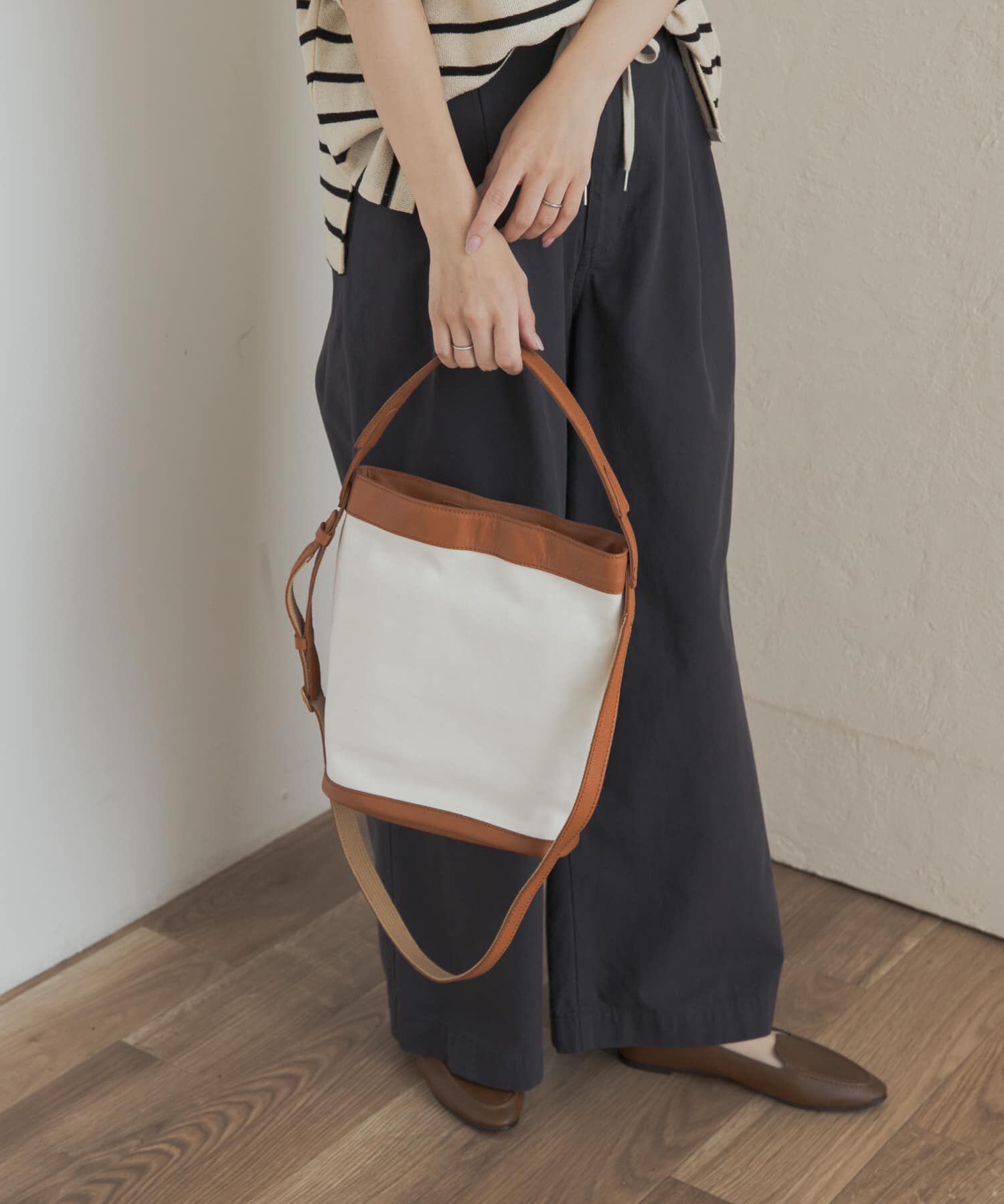 URBAN RESEARCH DOORS「キャンバスコンビレザーバッグ」|ショルダー・メッセンジャー|