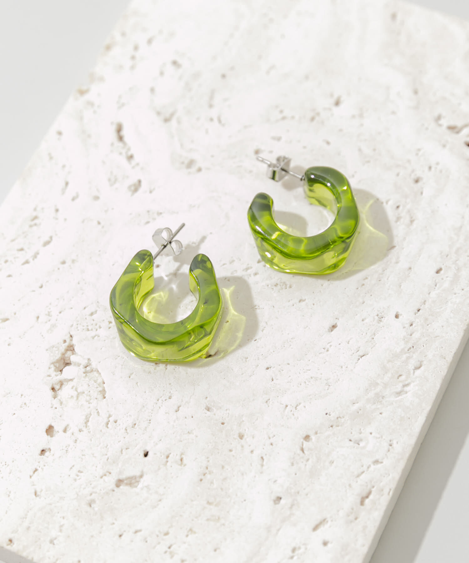 SMELLY「クリアワイドフープピアス」|ピアス|グリーン