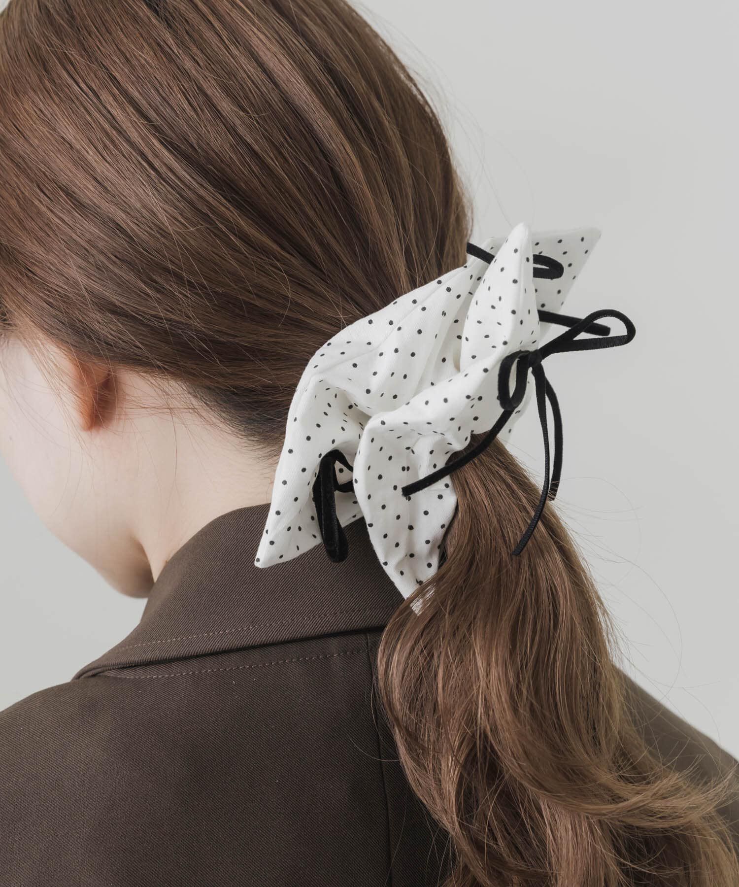 SMELLY「ベロアリボンドットスクエアシュシュ」|ヘアゴム・シュシュ|