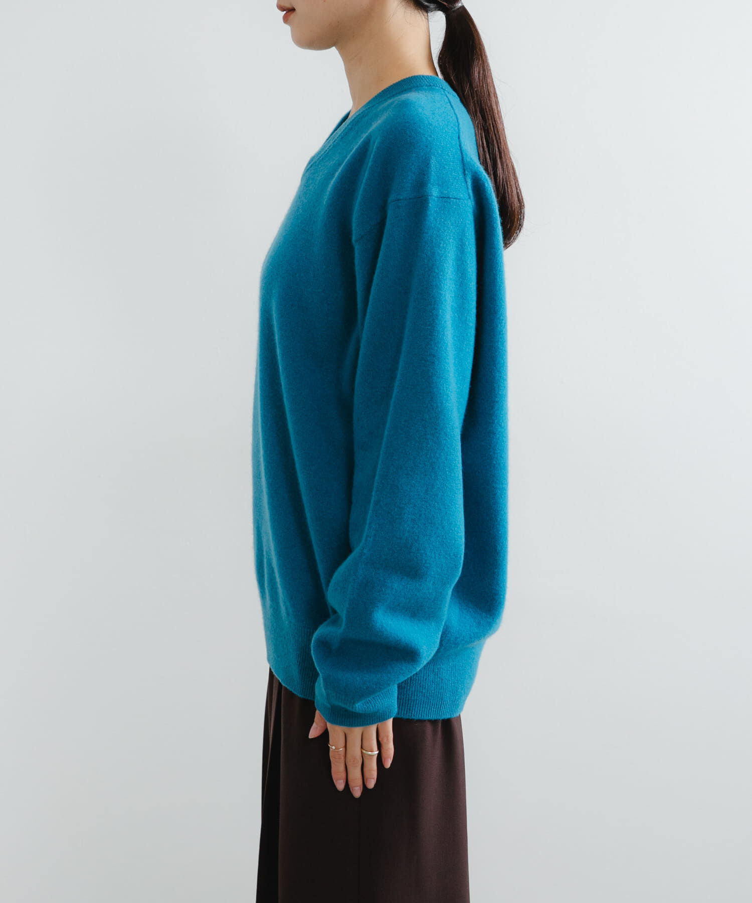 URBAN RESEARCH「ウール100 Vネックルーズソフトニット」|ニット・セーター|