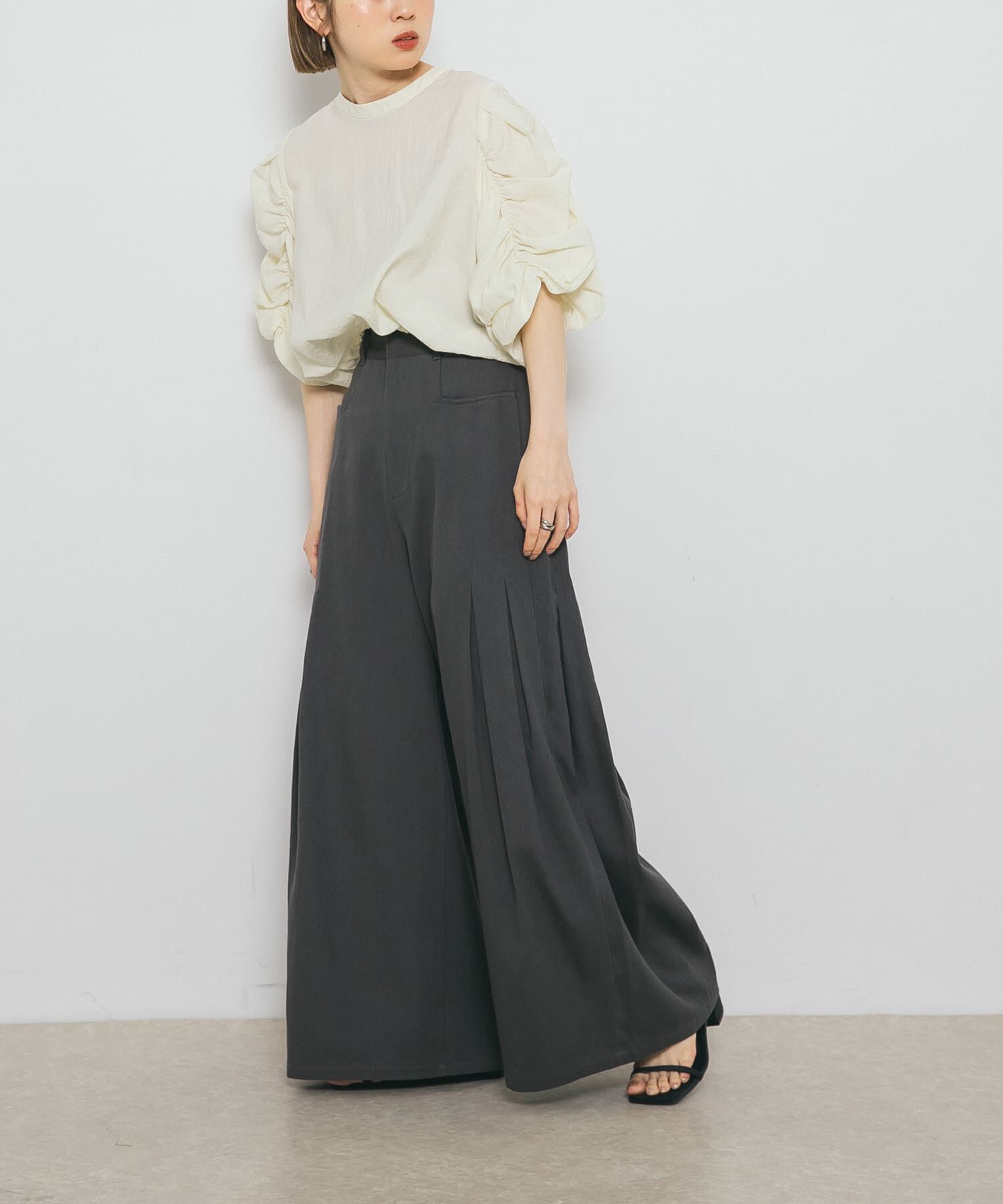  「『2サイズ展開』サイドタックバギーパンツ」|その他|チャコールグレー