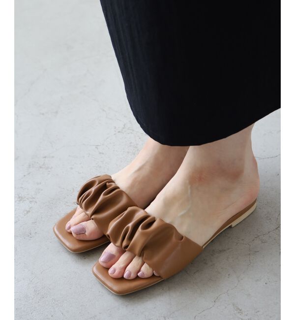  「《WEB限定アイテム》ギャザーフラットサンダル」|サンダル|