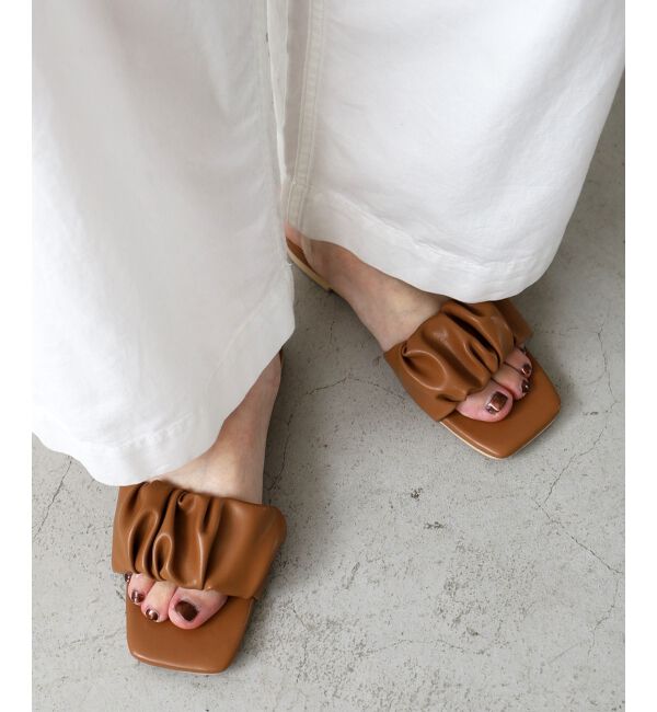  「《WEB限定アイテム》ギャザーフラットサンダル」|サンダル|