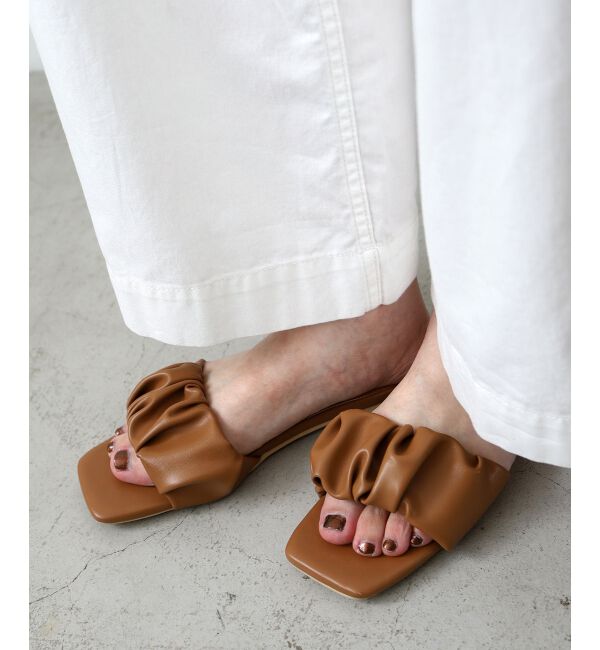  「《WEB限定アイテム》ギャザーフラットサンダル」|サンダル|