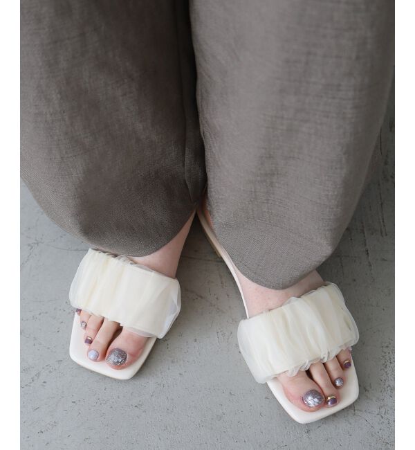  「《WEB限定アイテム》ギャザーフラットサンダル」|サンダル|