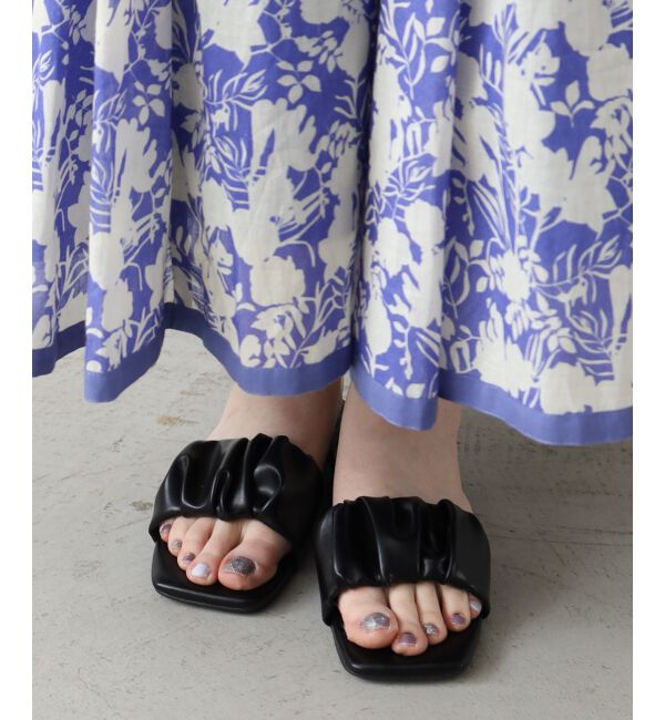  「《WEB限定アイテム》ギャザーフラットサンダル」|サンダル|