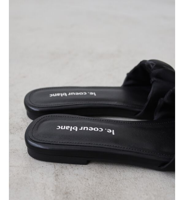  「《WEB限定アイテム》ギャザーフラットサンダル」|サンダル|