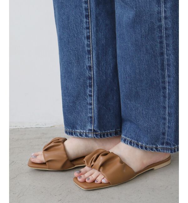  「《WEB限定アイテム》ギャザーフラットサンダル」|サンダル|