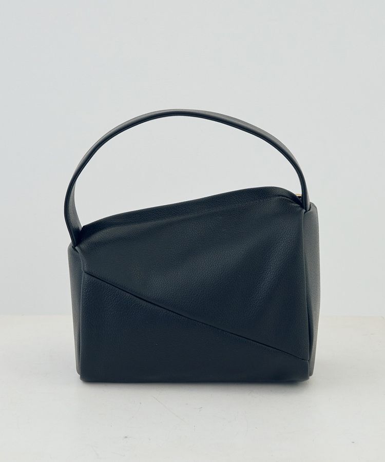 YECCA VECCA「【cache cache】アシンメトリーワンハンドルバッグ」|ハンドバッグ|Black