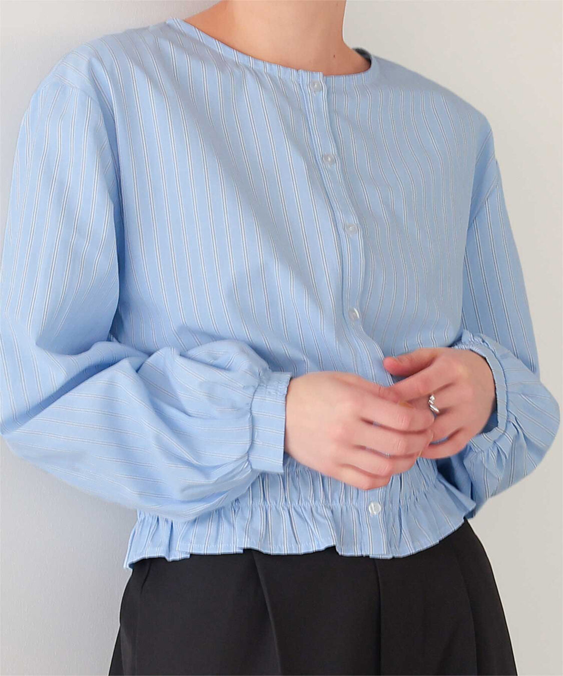 titivate「クルーネック裾シャーリングブラウス」|シャツ・ブラウス|