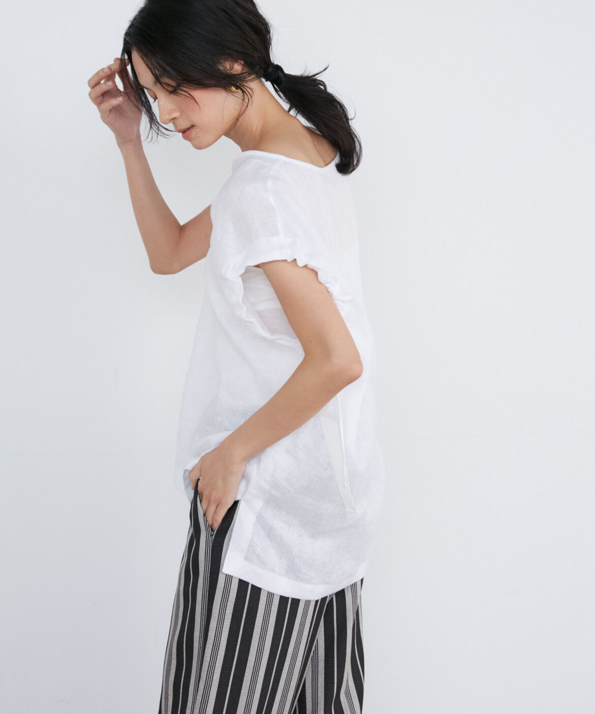 INED「《大きいサイズ》リネンVネック2WAYスリーブブラウス」|シャツ・ブラウス|