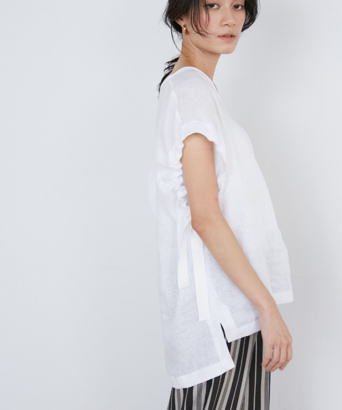 INED「《大きいサイズ》リネンVネック2WAYスリーブブラウス」|シャツ・ブラウス|