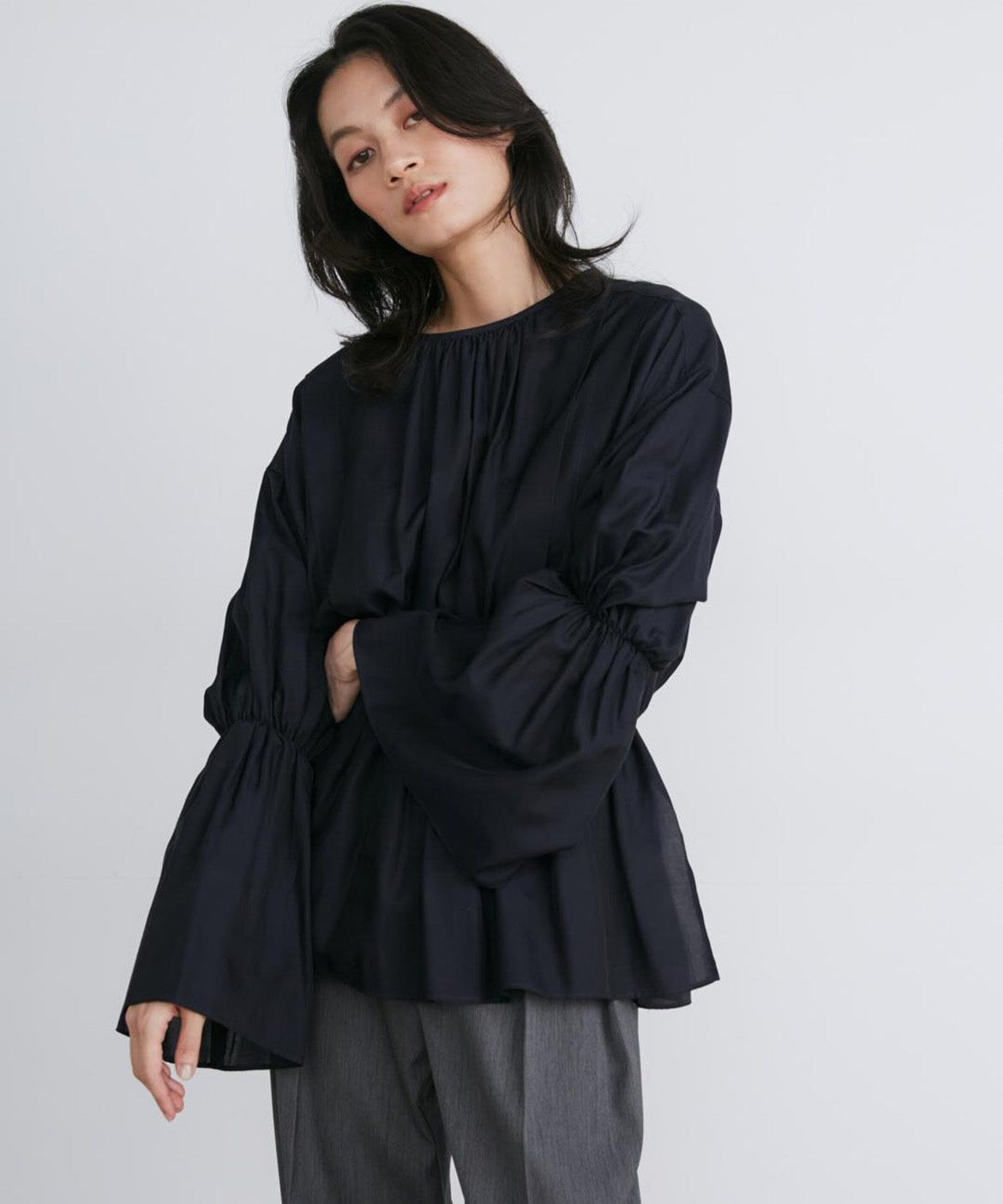 INED「シャーリングギャザーブラウス《la veille by SUPERIOR CLOSET》」|シャツ・ブラウス|ネイビー