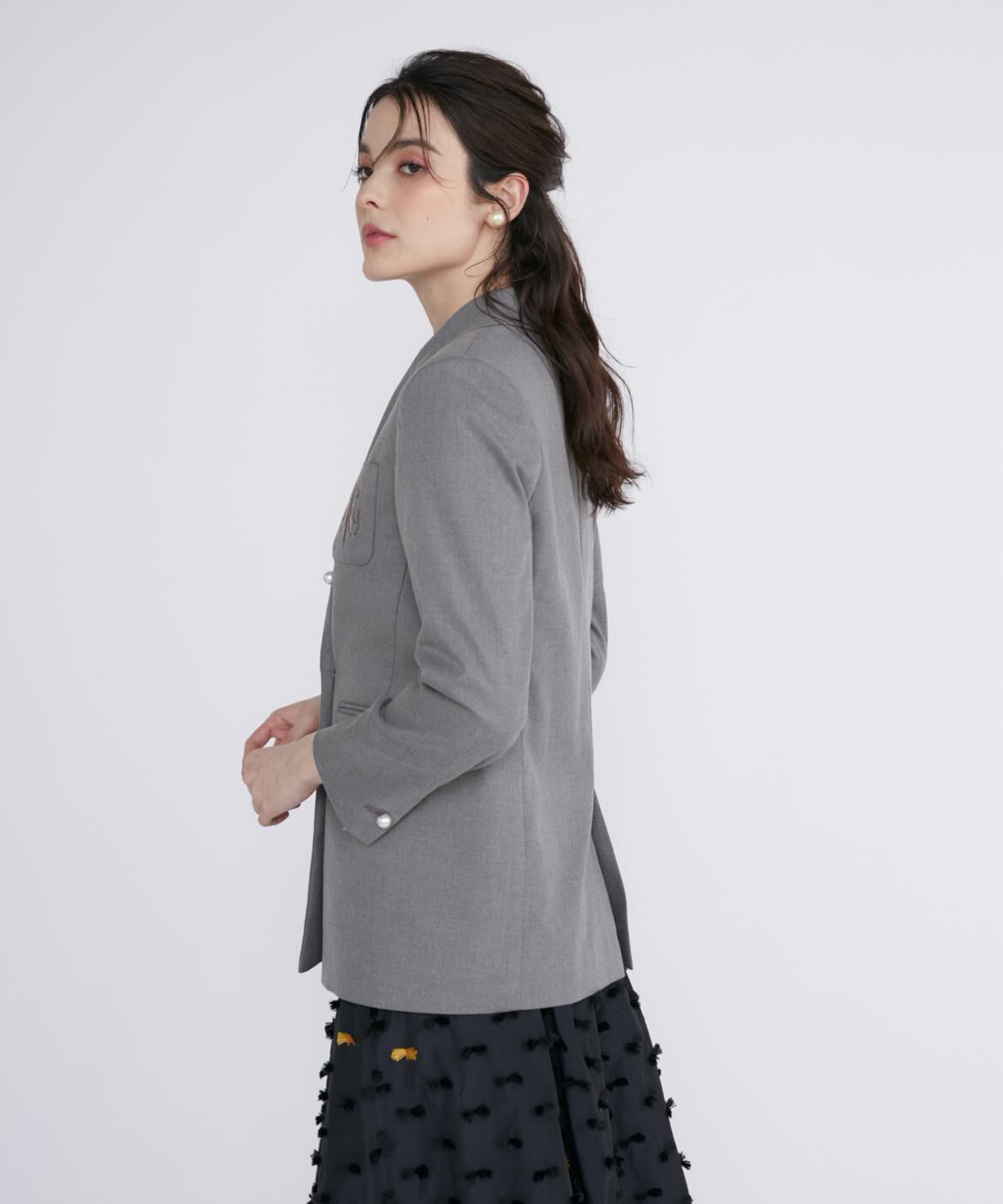 Maglie le cassetto「ロゴ刺繍パールボタンジャケット」|テーラードジャケット|