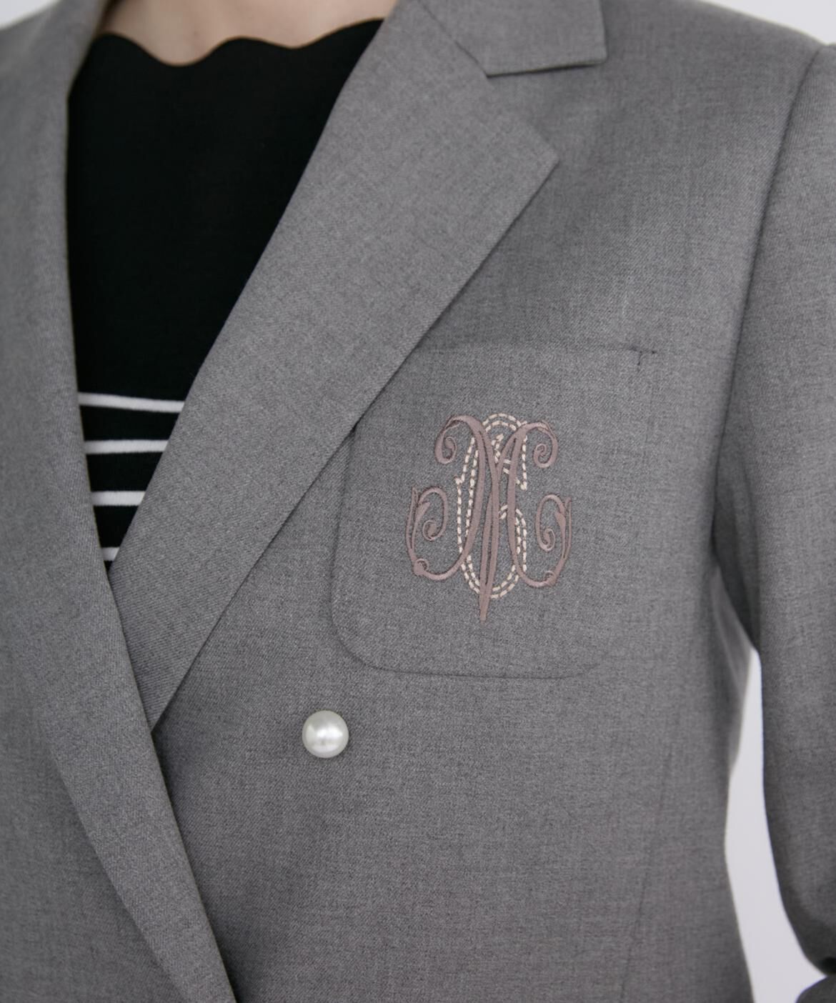 Maglie le cassetto「ロゴ刺繍パールボタンジャケット」|テーラードジャケット|