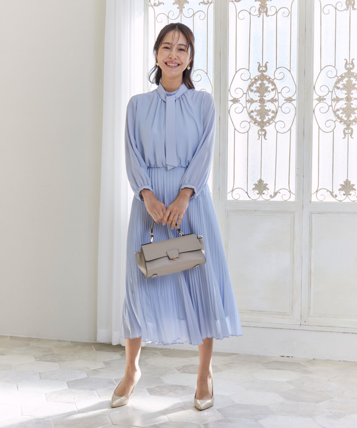 INED「《大きいサイズ》ボウタイ付きプリーツワンピース」|ワンピース|