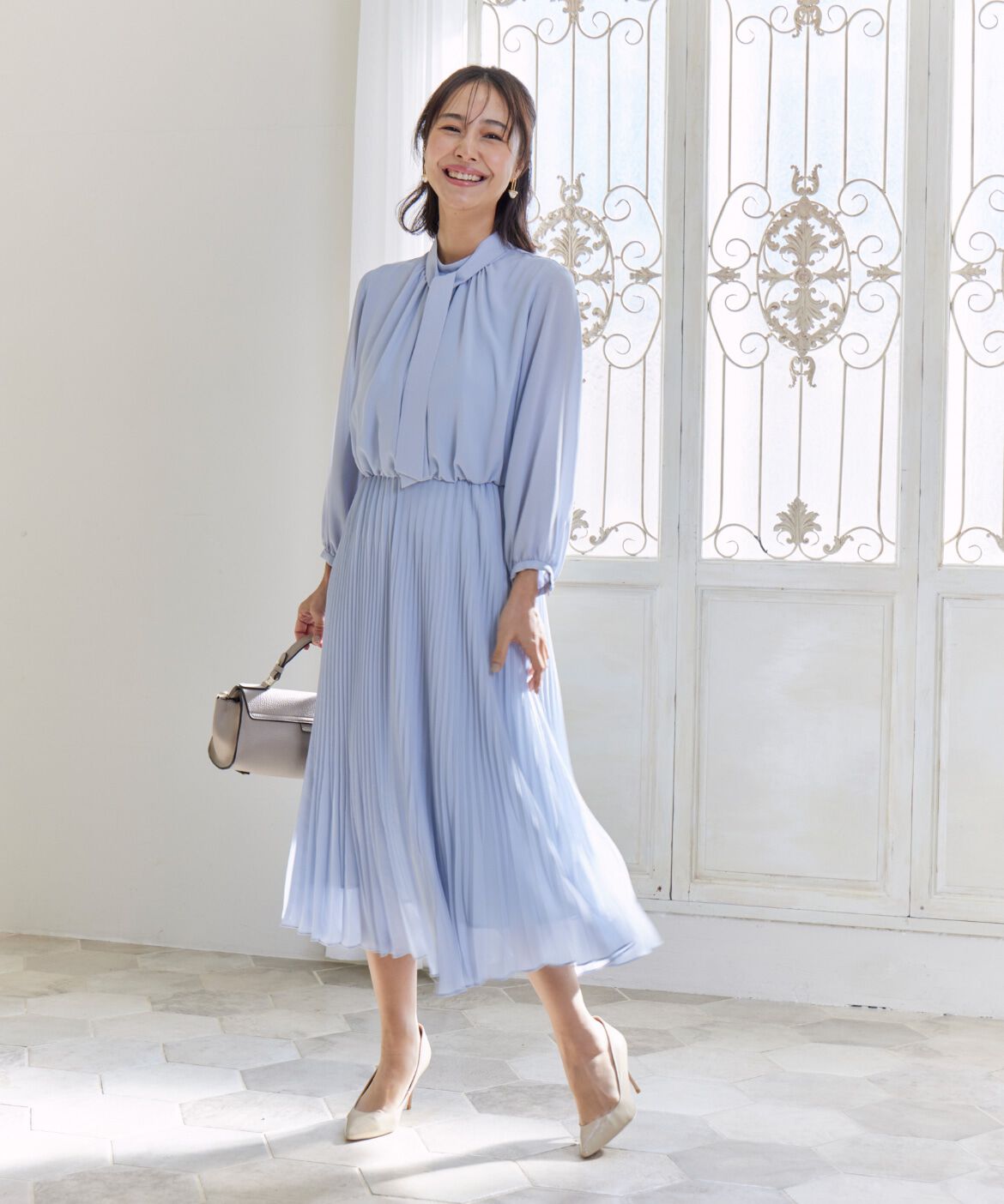 INED「《大きいサイズ》ボウタイ付きプリーツワンピース」|ワンピース|