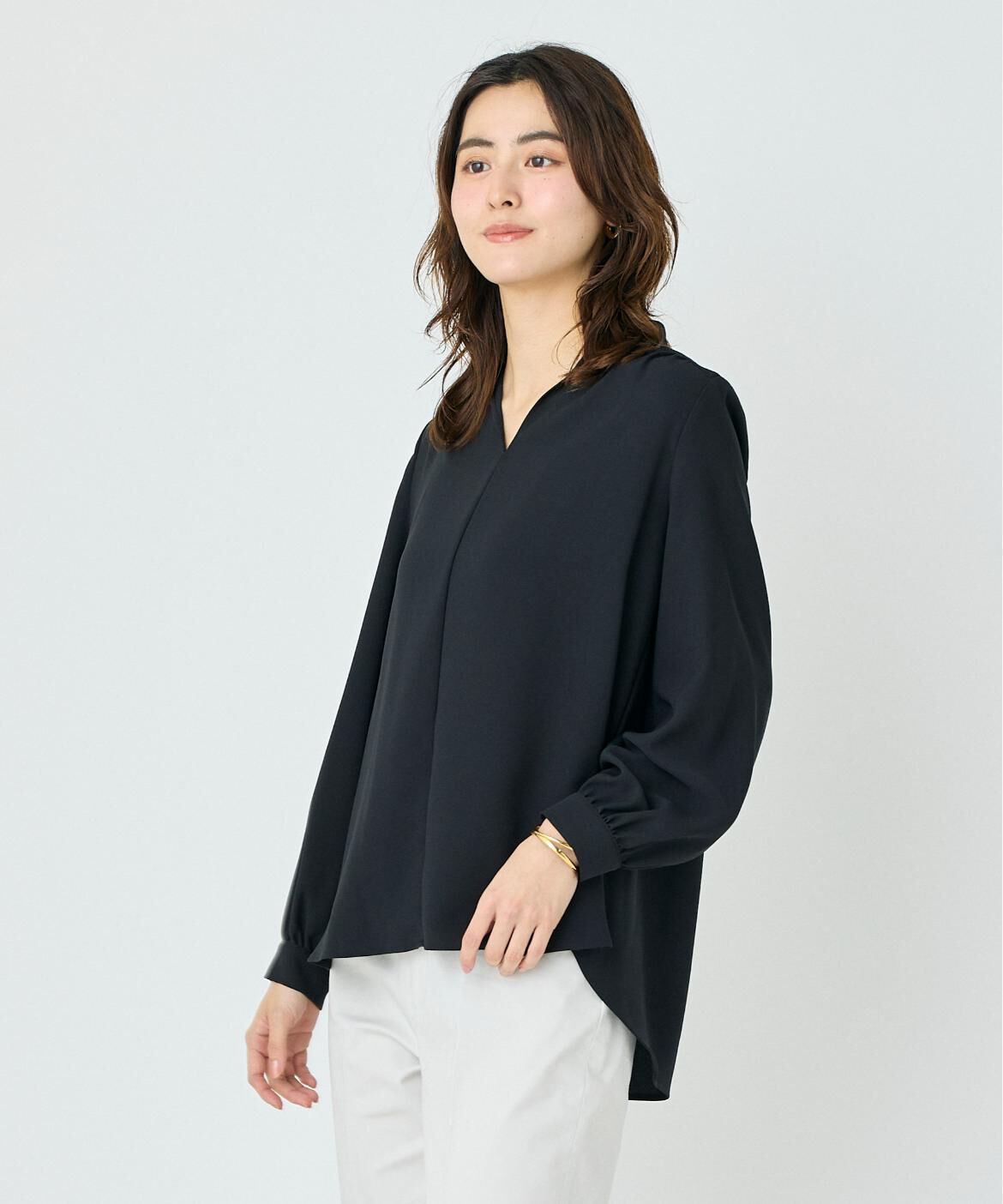 DAY by DAY it&rsquo;s international「バックサテンスタンドカラーブラウス」|シャツ・ブラウス|ブラック