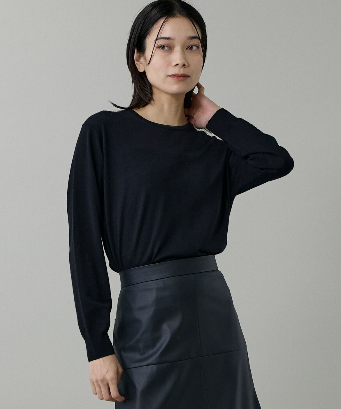 INED「《大きいサイズ》クルーネックプルオーバー」|ニット・セーター|ブラック