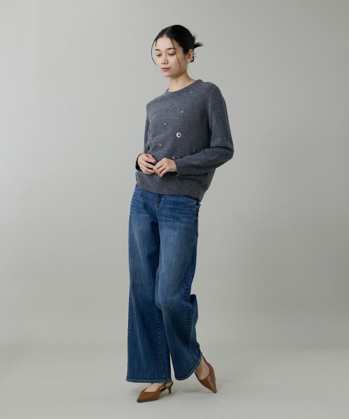 INED「クルーネックビジュー風刺繍ニット」|ニット・セーター|