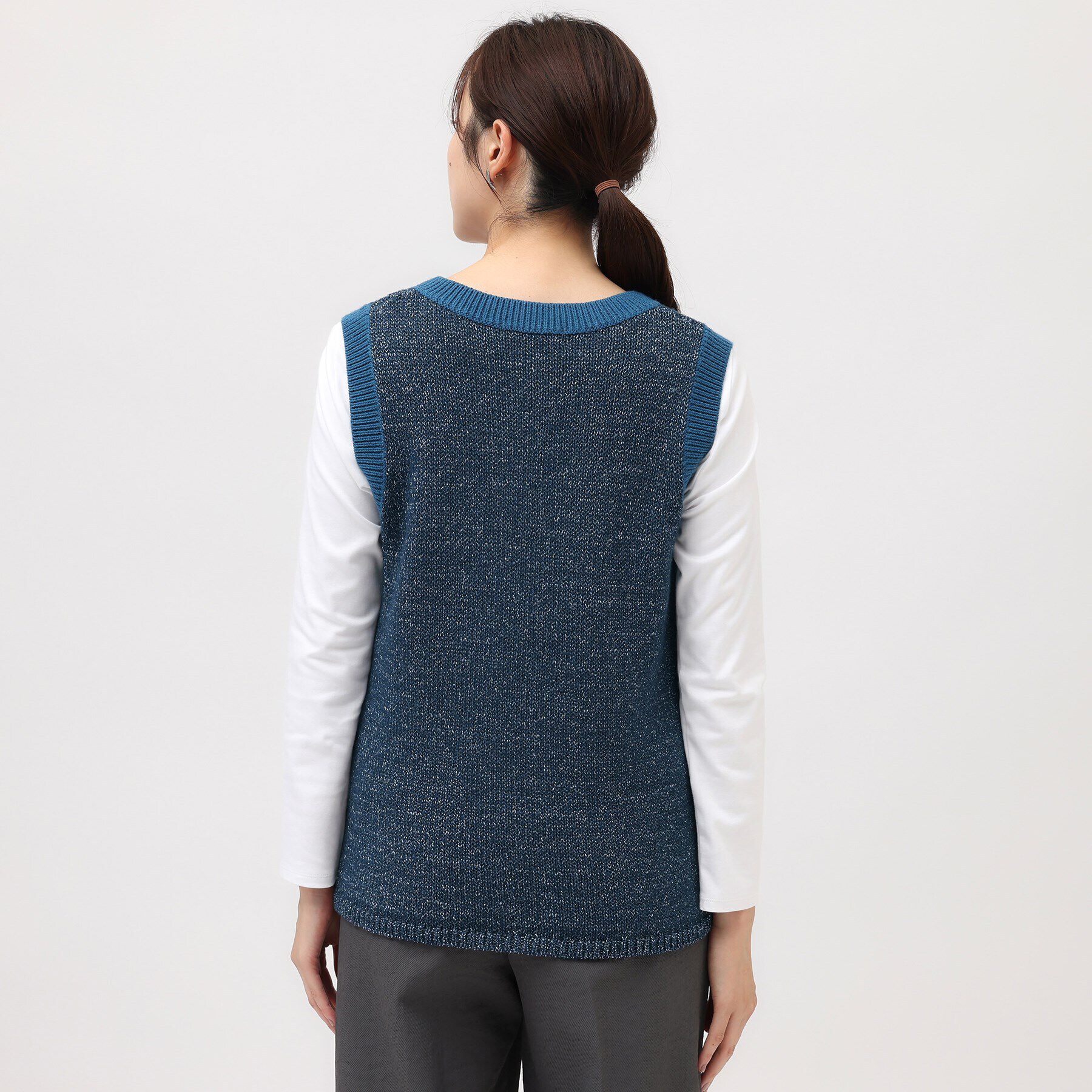 UNTITLED「【オールシーズン/ラメ】Vネックベスト」|ベスト・ジレ|