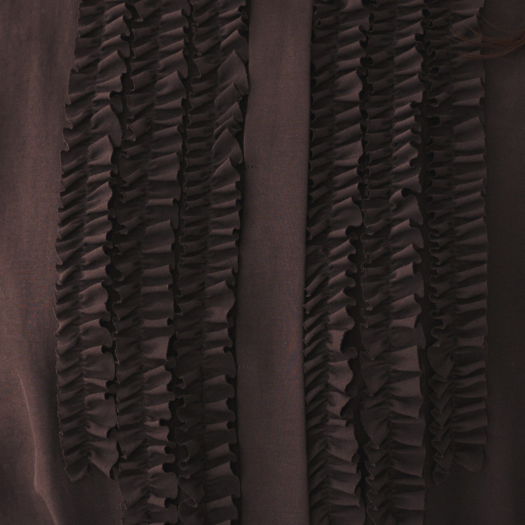 UNTITLED「【オンオフ使える/洗える】長袖フリルブラウス」|シャツ・ブラウス|