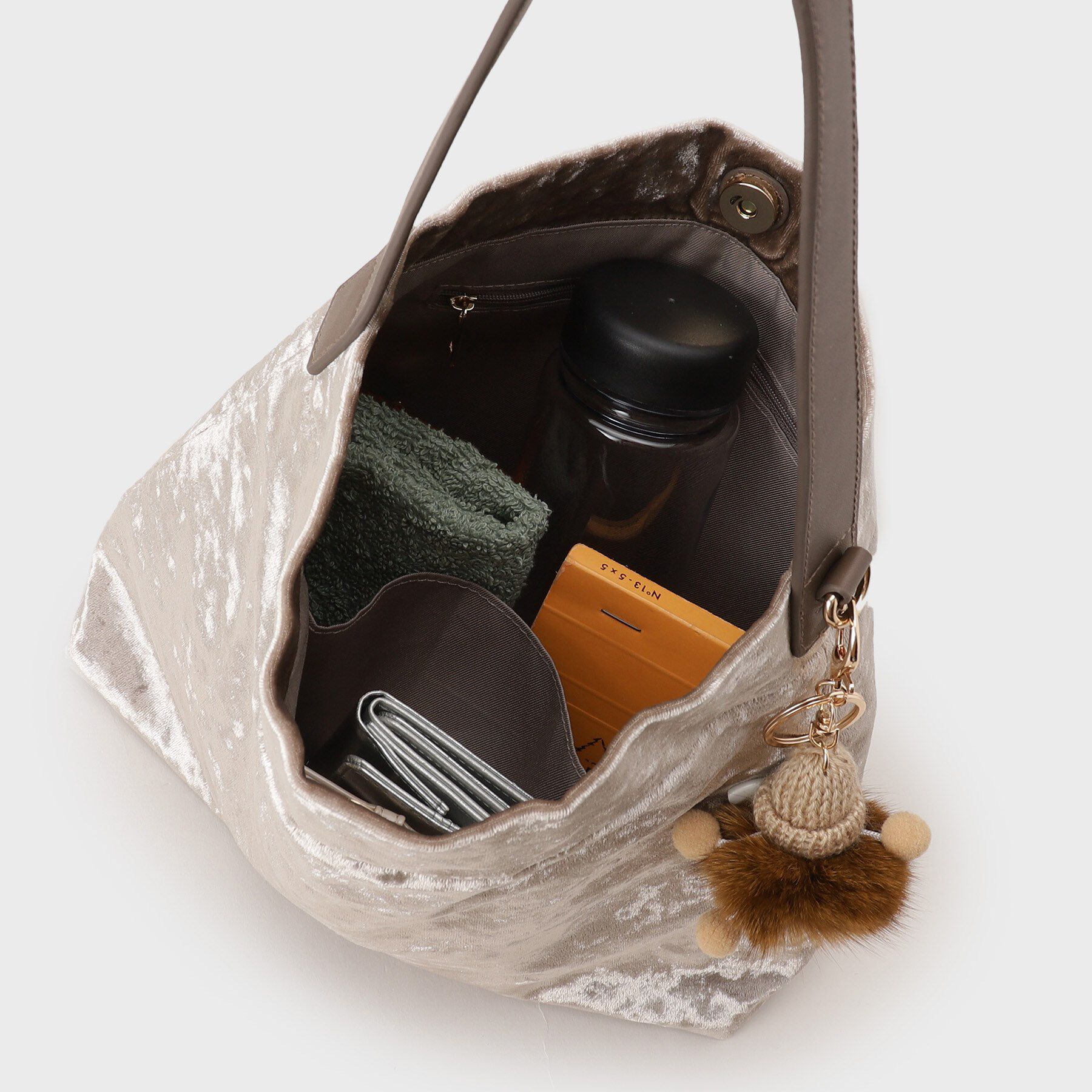 UNTITLED「【トレンド／バッグチャーム付き】ワンハンドルバッグ」|ショルダー・メッセンジャー|