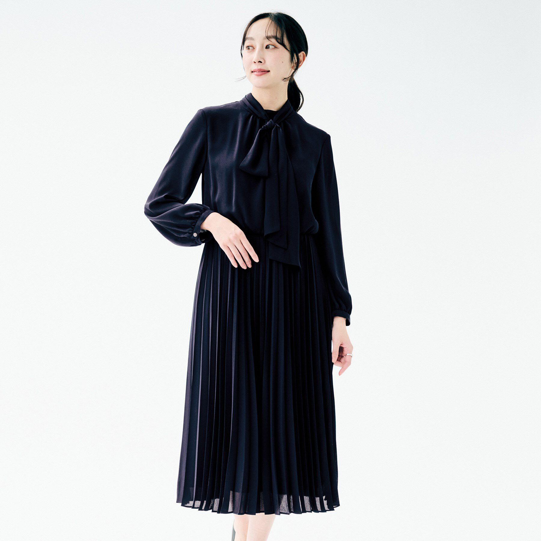 UNTITLED「ボウタイ プリーツワンピース」|ワンピース|