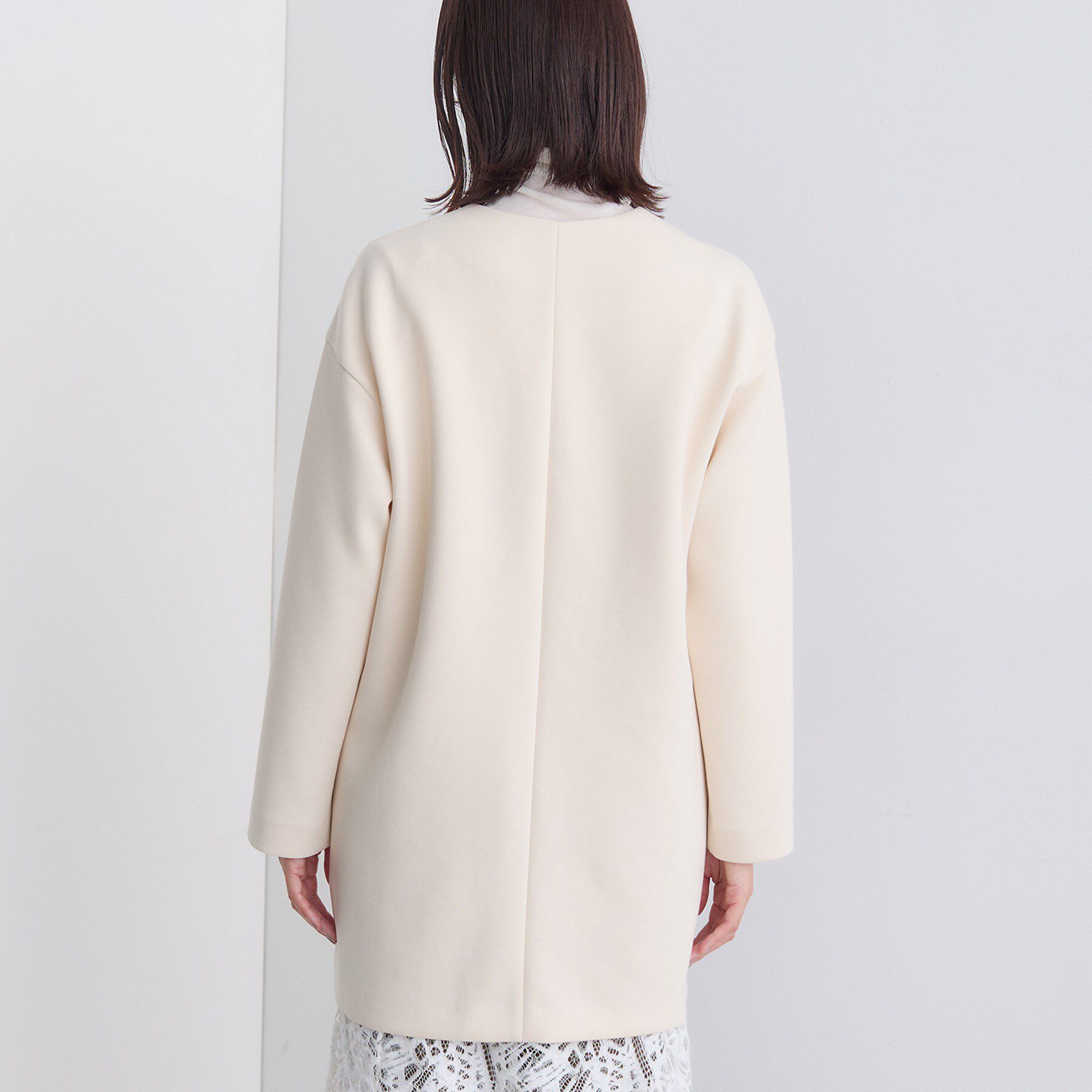 INDIVI「【秋／軽羽織り】ノーカラーミドル丈ライトコート」|ノーカラージャケット|