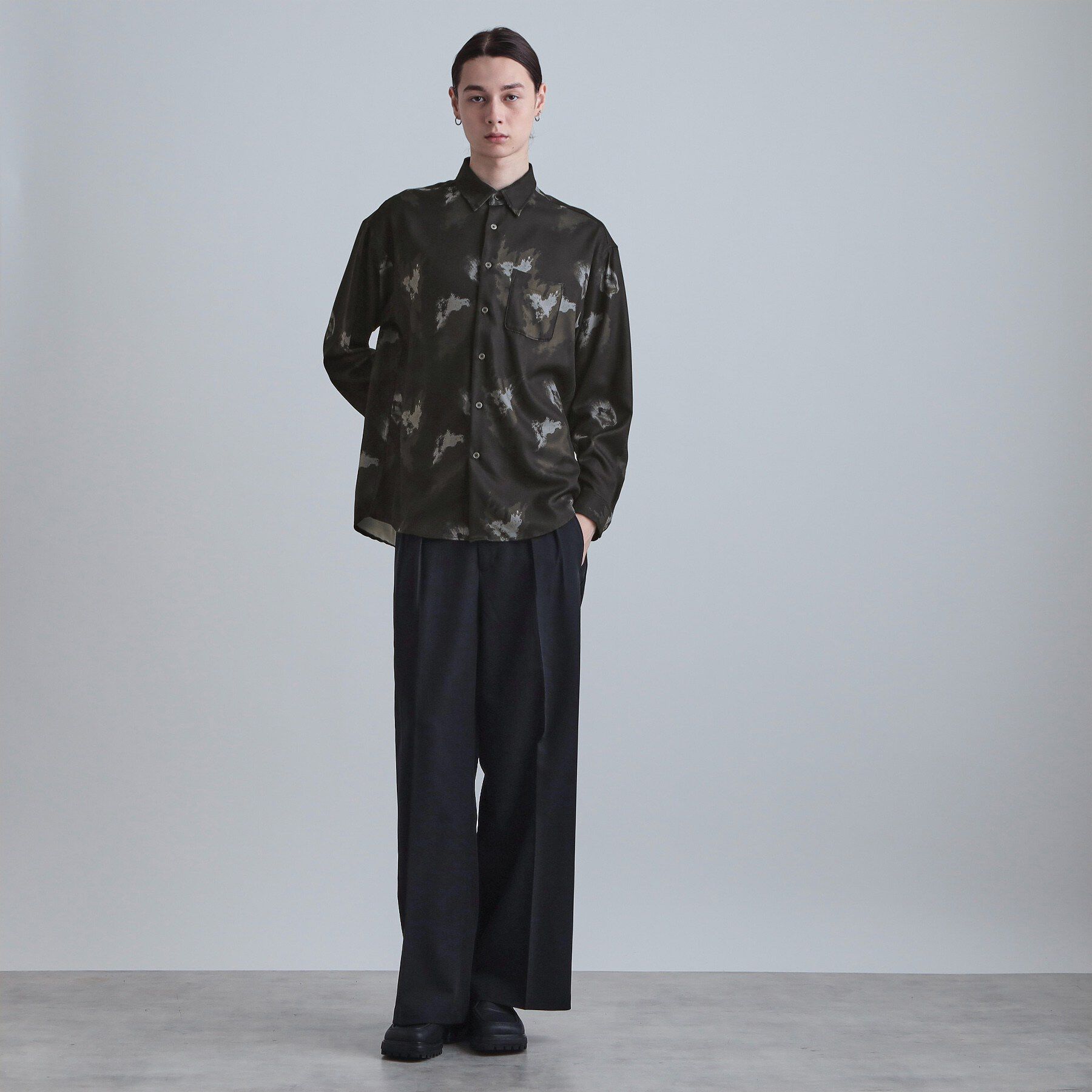 tk.TAKEO KIKUCHI「スモークブラープリントシャツ」|シャツ・ブラウス|