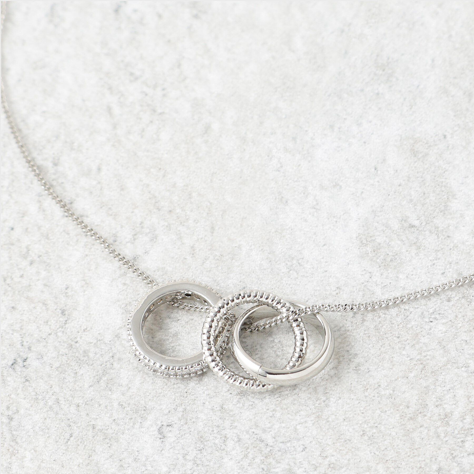 OPAQUE.CLIP「ビジューリング&times;2メタルリングロングネックレス」|ネックレス|シルバー(006)