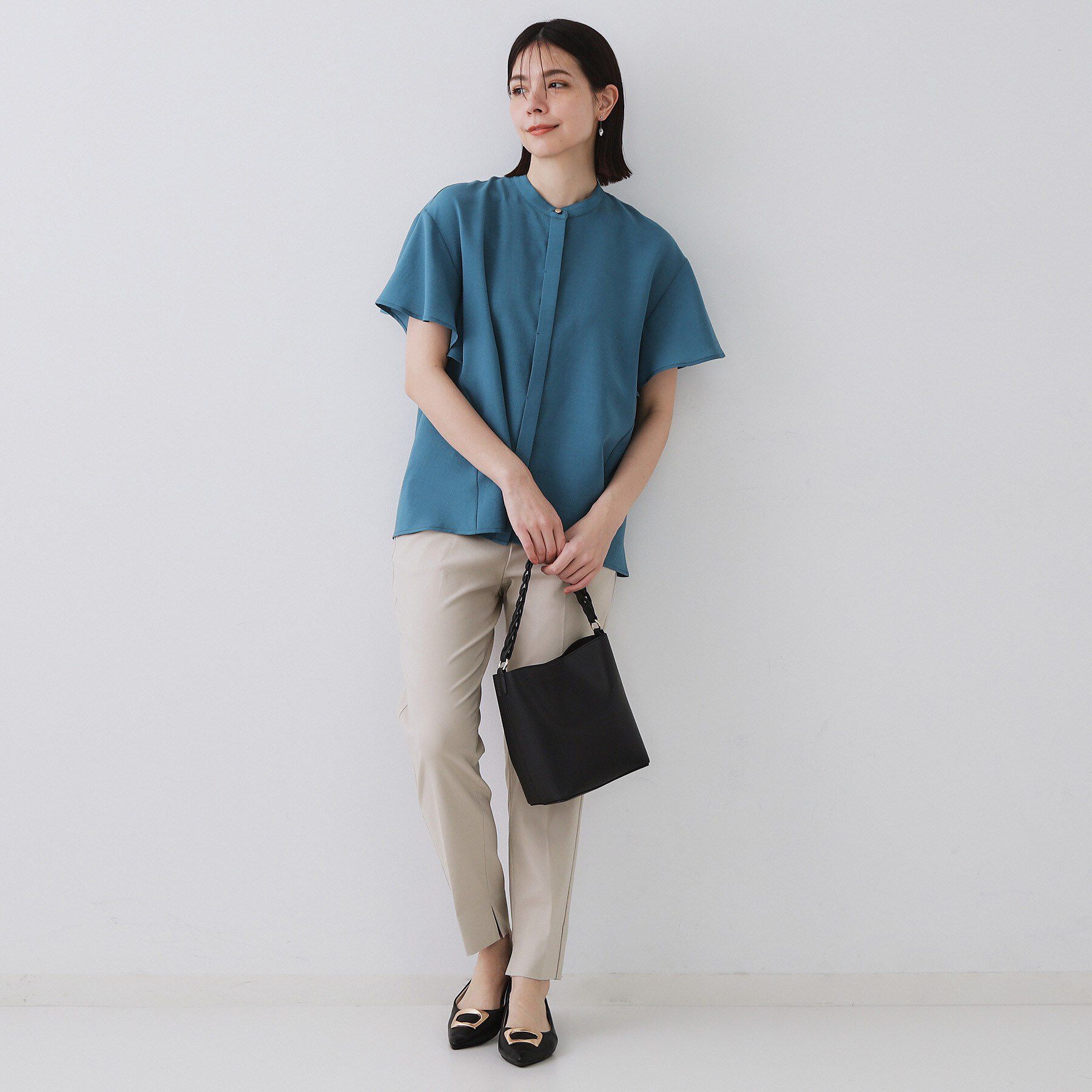 OPAQUE.CLIP「バックフリルバンドカラーブラウス【洗濯機洗い可/吸水速乾/接触冷感】」|シャツ・ブラウス|