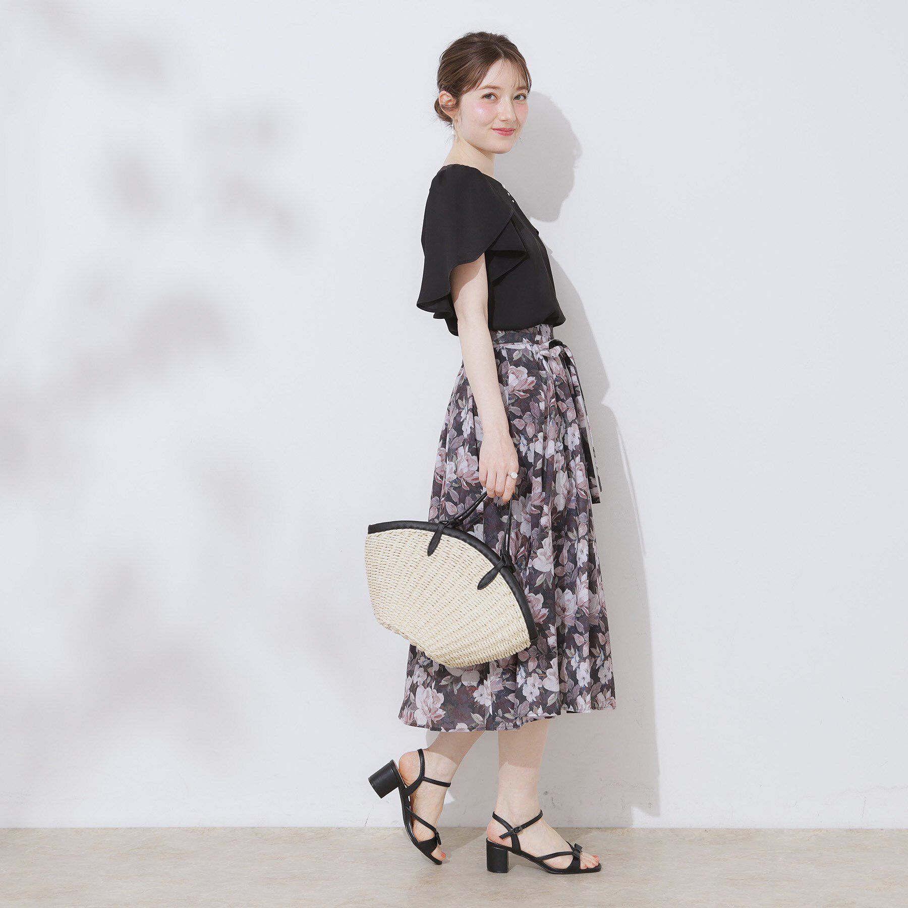 Couture broach「【洗える・通勤】Vネックパール調フレアブラウス」|シャツ・ブラウス|