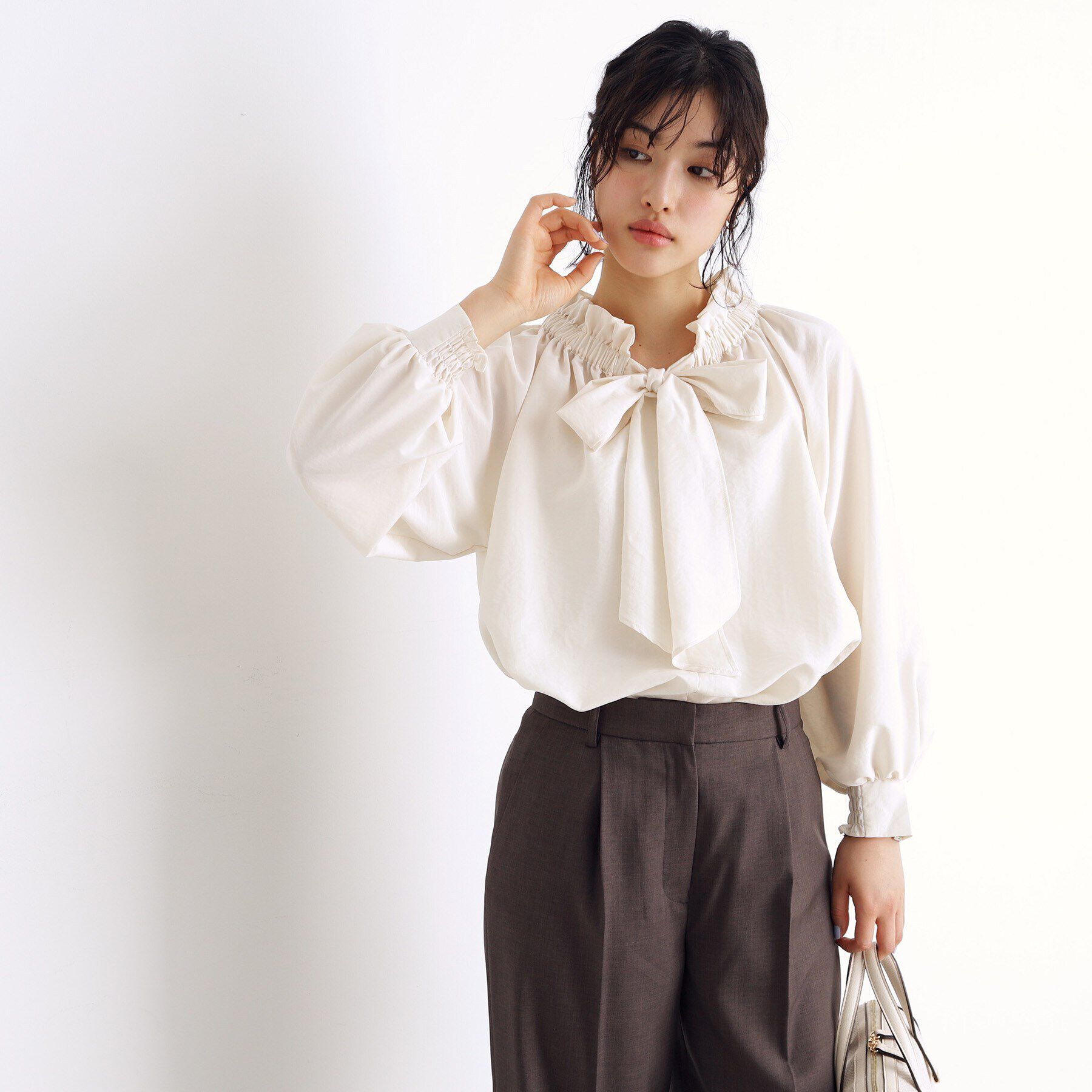 THE SHOP TK「【セレモニー/通勤/新生活】リボンボウタイブラウス/洗える」|シャツ・ブラウス|オフホワイト(003