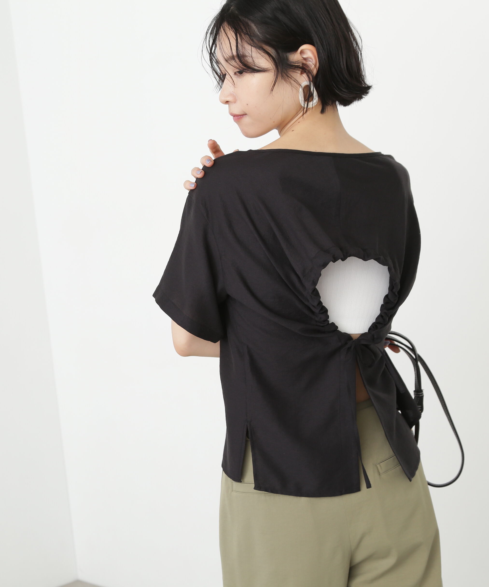  「バックオープンTブラウス」|シャツ・ブラウス|