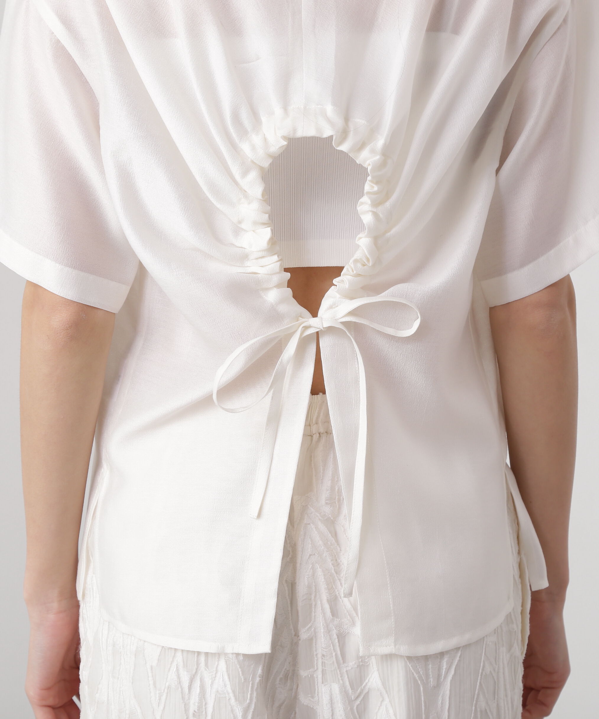  「バックオープンTブラウス」|シャツ・ブラウス|