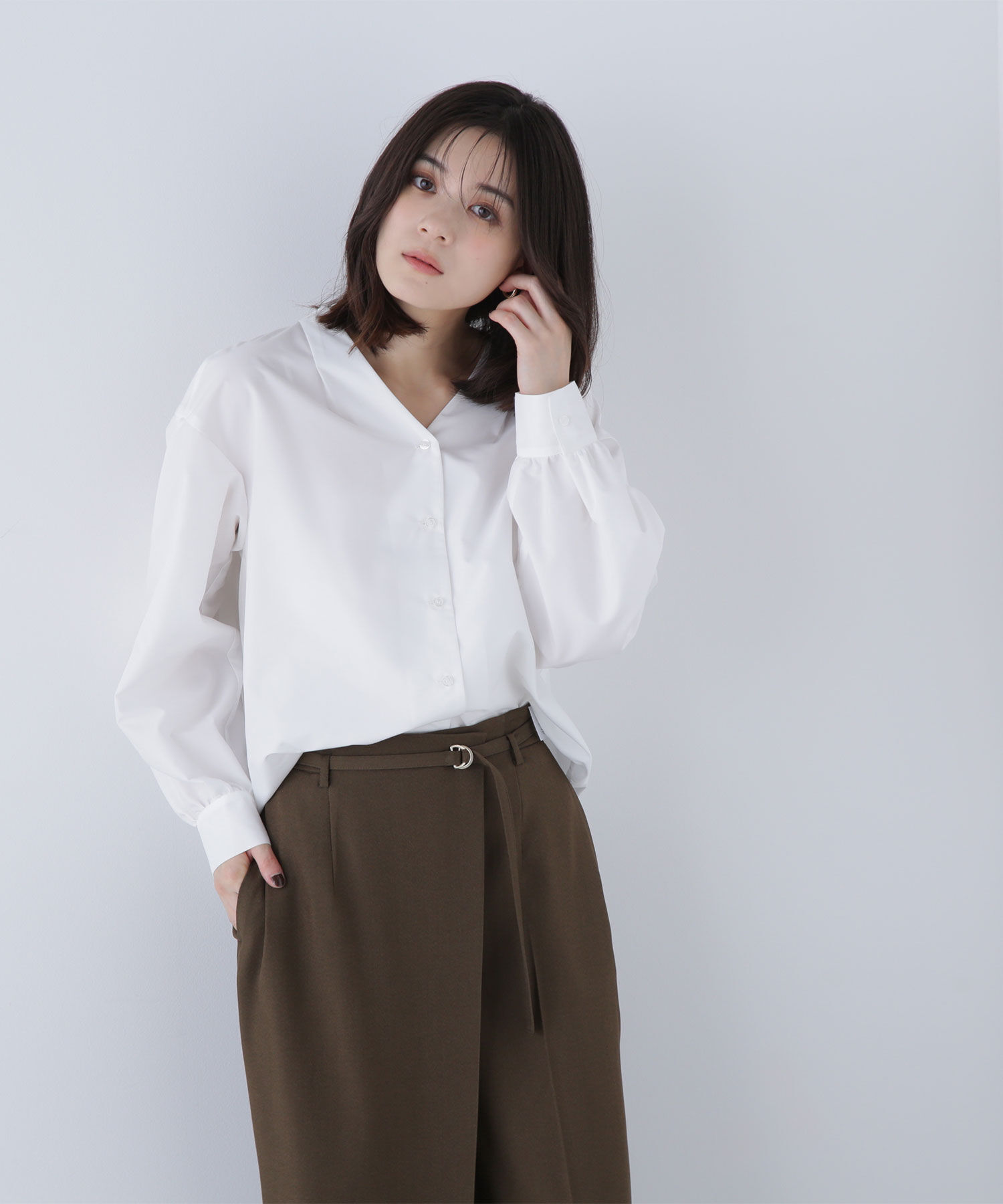  「Vネックフォルムブラウス」|シャツ・ブラウス|