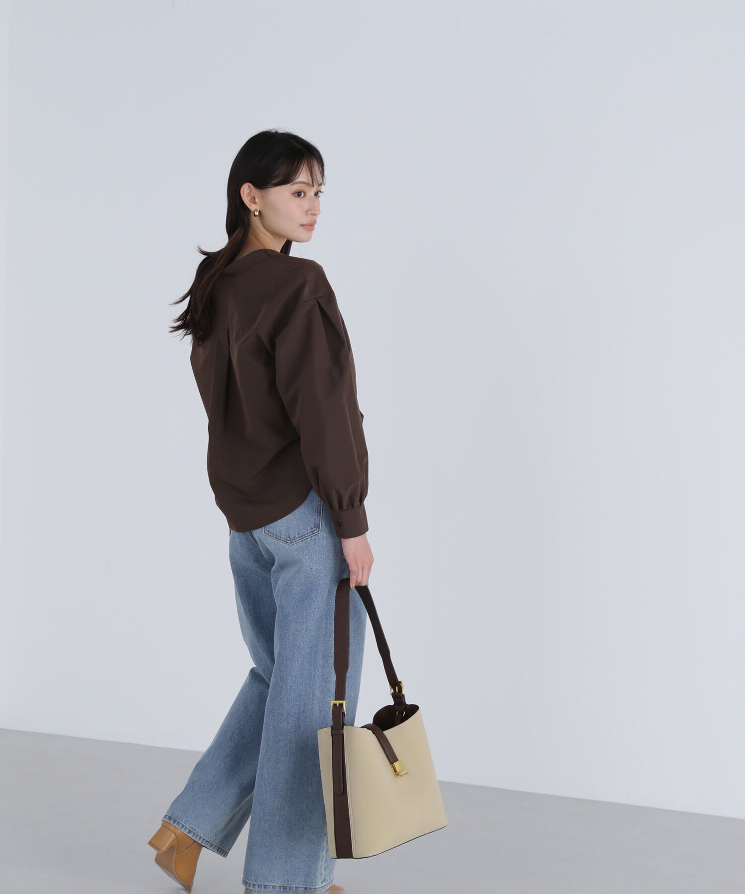  「Vネックフォルムブラウス」|シャツ・ブラウス|