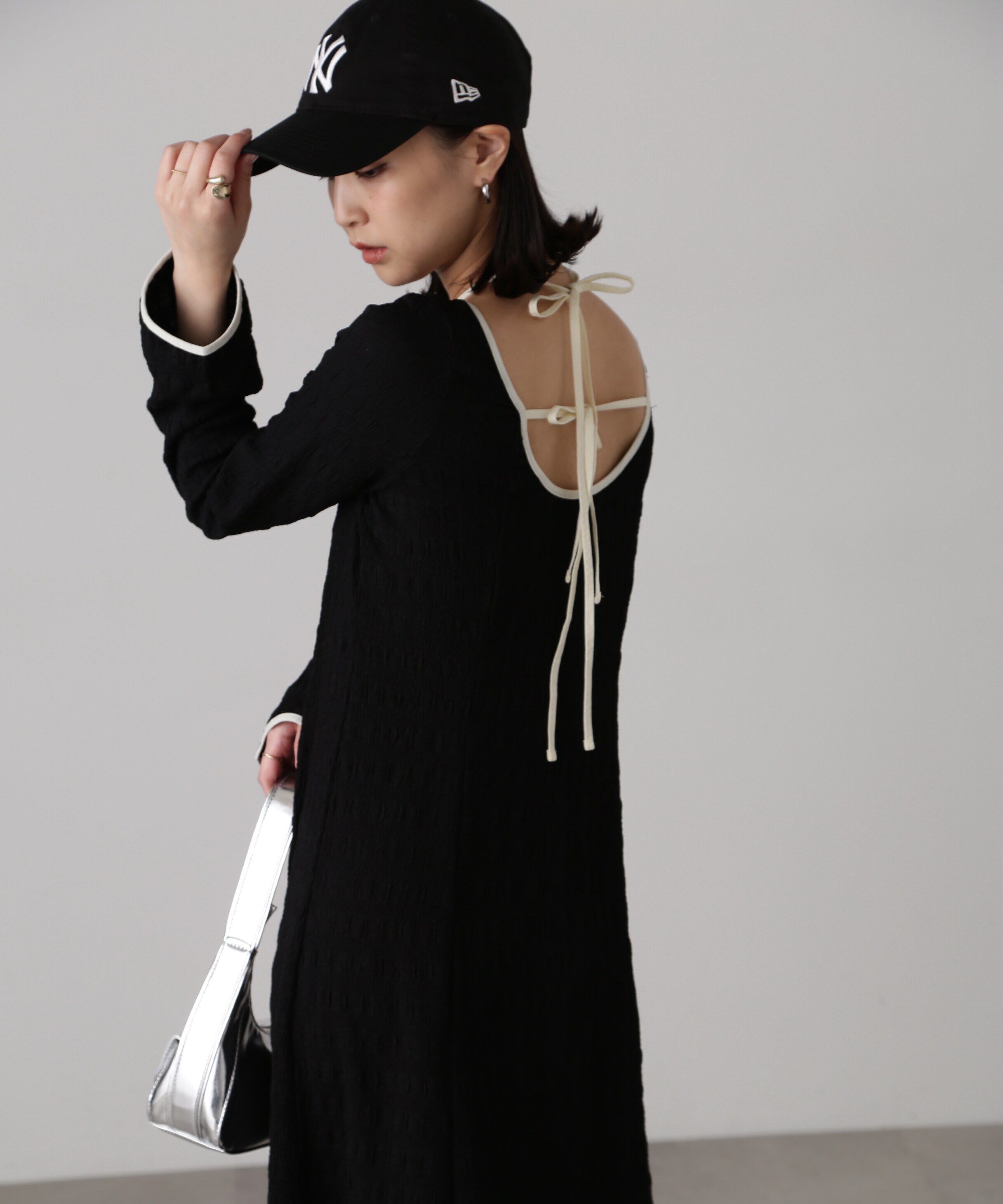  「カットアウトホルターネックワンピース」|ワンピース|