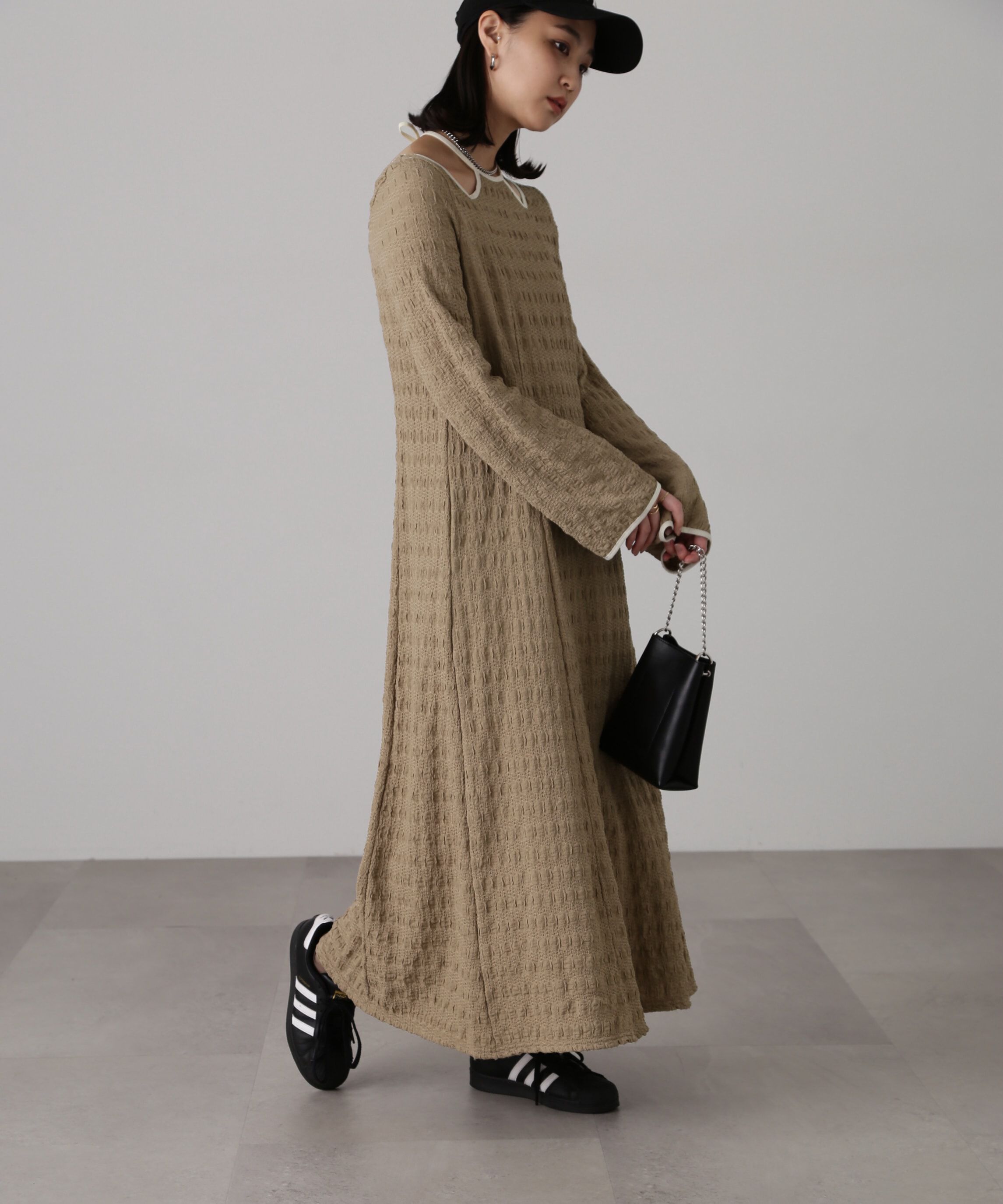  「カットアウトホルターネックワンピース」|ワンピース|