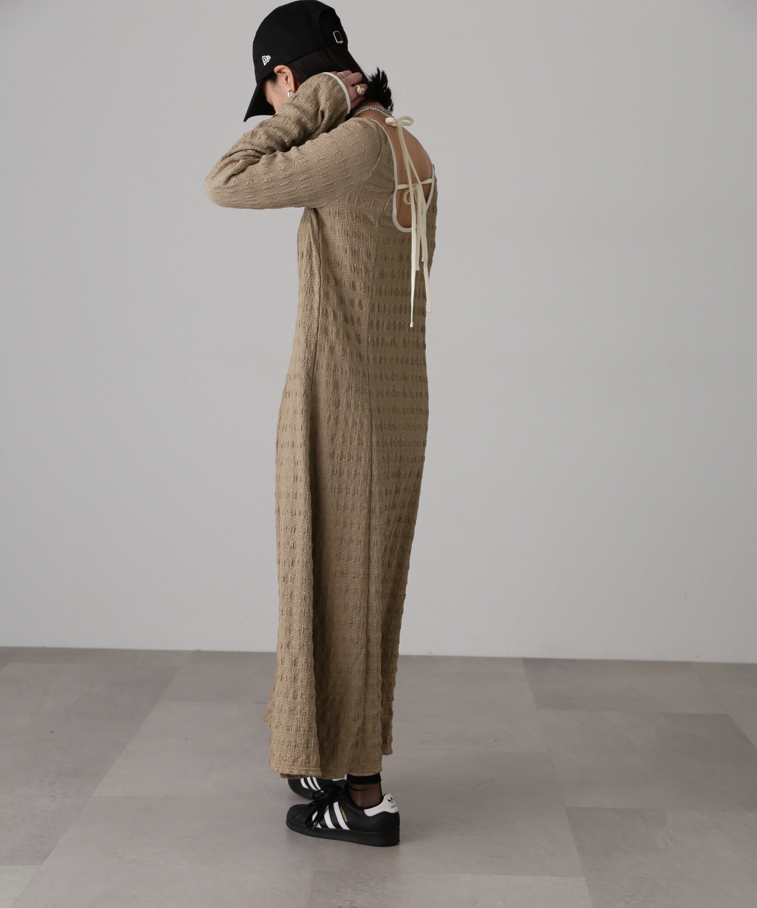  「カットアウトホルターネックワンピース」|ワンピース|