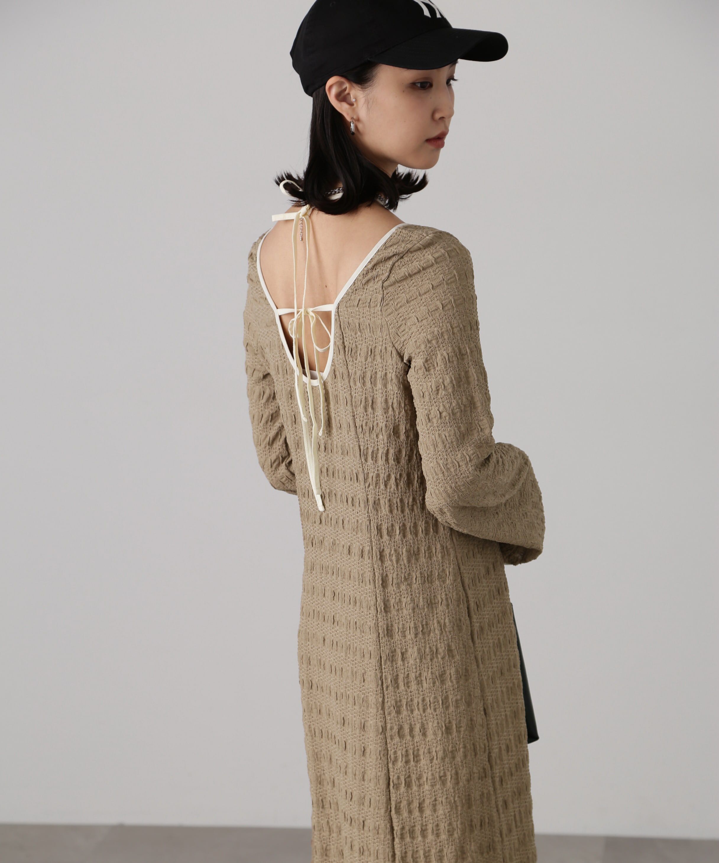  「カットアウトホルターネックワンピース」|ワンピース|